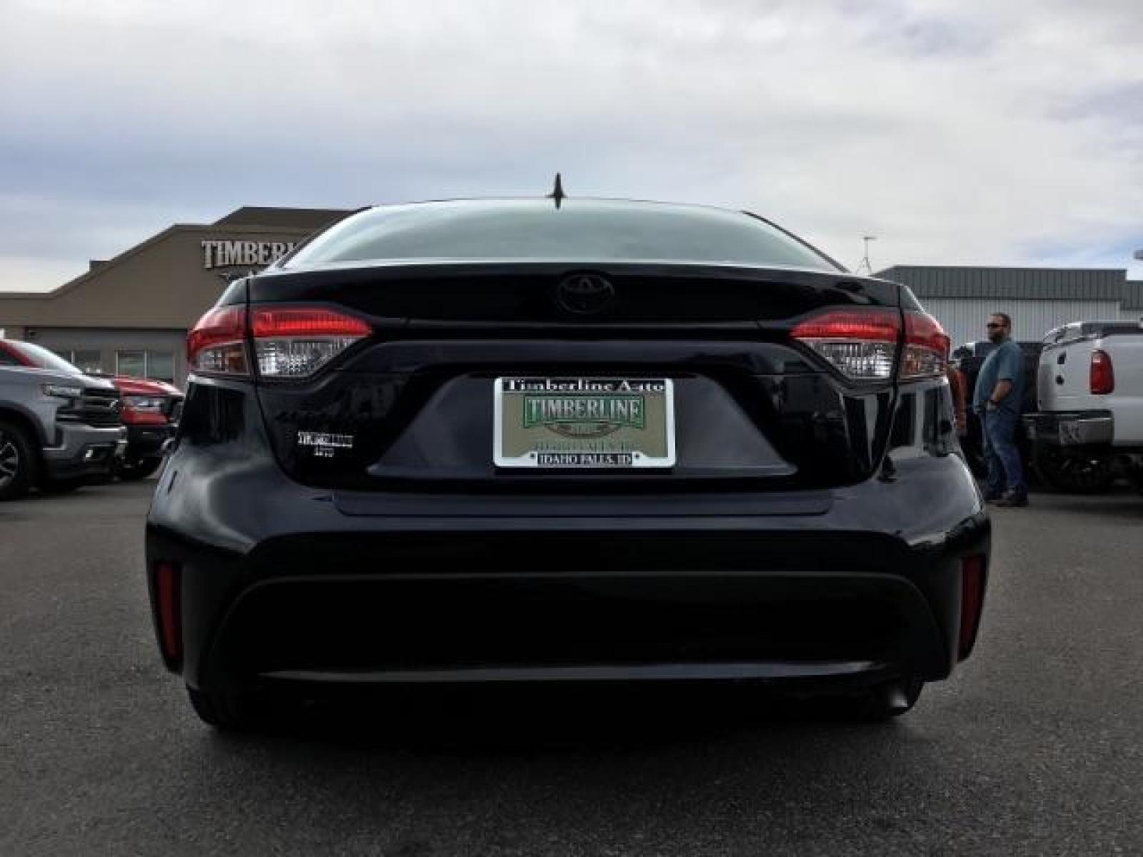 2021 BLACK /Black, cloth Toyota Corolla LE (5YFEPMAE1MP) with an 1.8L L4 DOHC 16V engine, Automatic transmission, located at 1235 N Woodruff Ave., Idaho Falls, 83401, (208) 523-1053, 43.507172, -112.000488 - This 2021 Toyota Corolla LE is in as good of shape as the day it rolled off the lot! Inside, outside, and mechanically it is in amazing condition! This one comes with a large touch screen display, rubber floor mats in the front, near new tires with 95% tread left, steering wheel mounted controls, la - Photo #2
