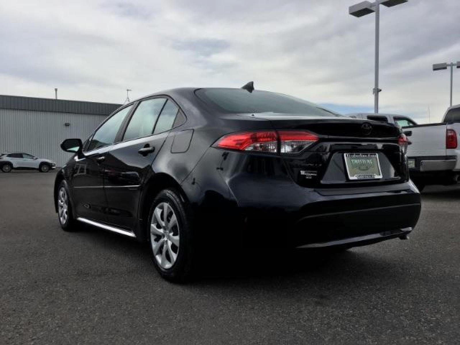 2021 BLACK /Black, cloth Toyota Corolla LE (5YFEPMAE1MP) with an 1.8L L4 DOHC 16V engine, Automatic transmission, located at 1235 N Woodruff Ave., Idaho Falls, 83401, (208) 523-1053, 43.507172, -112.000488 - This 2021 Toyota Corolla LE is in as good of shape as the day it rolled off the lot! Inside, outside, and mechanically it is in amazing condition! This one comes with a large touch screen display, rubber floor mats in the front, near new tires with 95% tread left, steering wheel mounted controls, la - Photo #3
