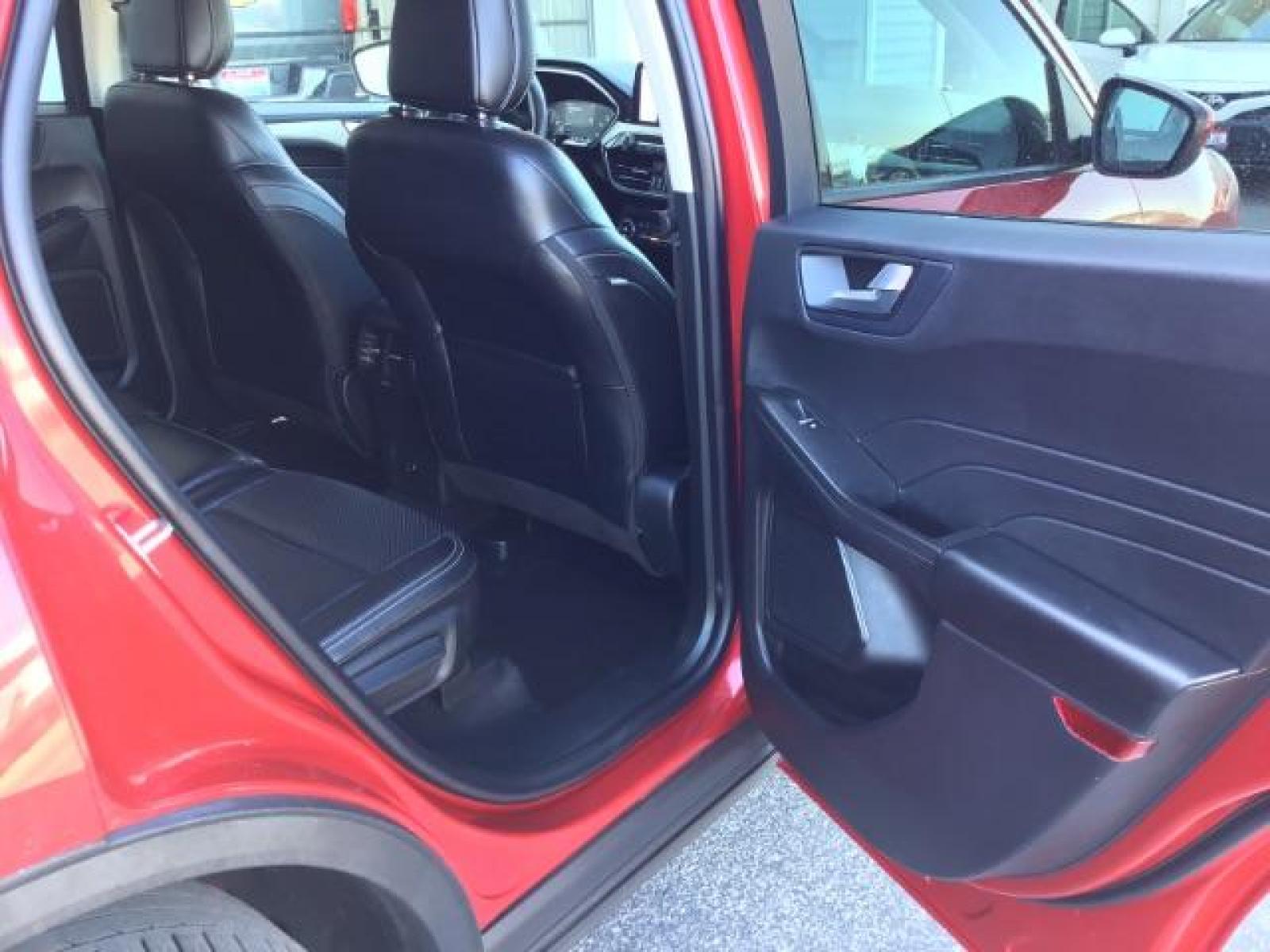 2021 Rapid Red Metallic Tinted Clearcoat /Ebony Ford Escape SEL AWD (1FMCU9H62MU) with an 1.5L L3 engine, 8-Speed Automatic transmission, located at 1235 N Woodruff Ave., Idaho Falls, 83401, (208) 523-1053, 43.507172, -112.000488 - Photo #17