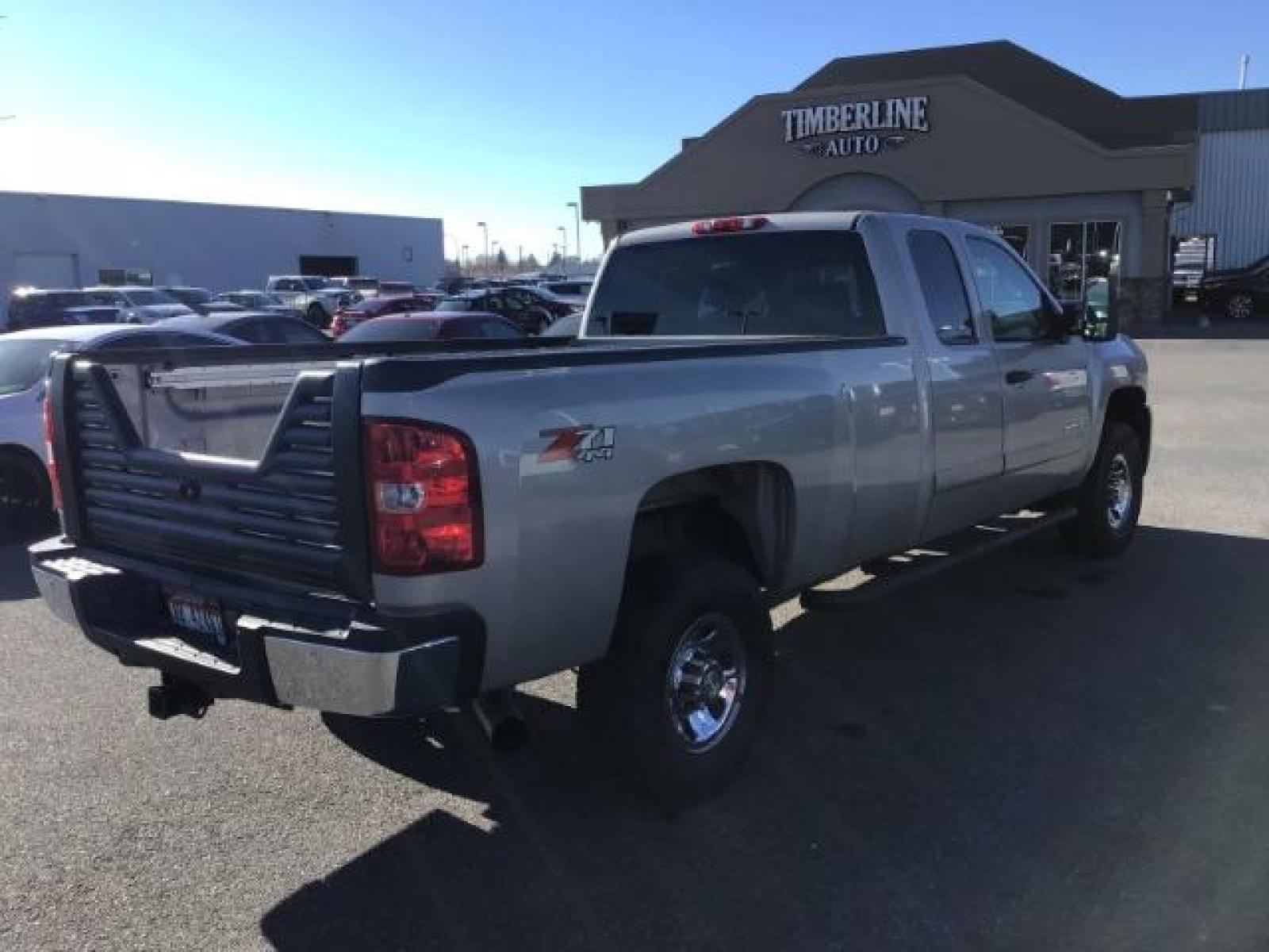 2007 SILVER /CLOTH Chevrolet Silverado 3500HD LT (1GCHK39657E) with an 6.6 engine, AUTOMATIC transmission, located at 1235 N Woodruff Ave., Idaho Falls, 83401, (208) 523-1053, 43.507172, -112.000488 - This 2007 Chevrolet 3500HD 4x4 LT, with the 6.6L diesel motor, cloth interior, cruise control, power locks, power windows, and AM/FM CD player. At Timberline Auto it is always easy to find a great deal on your next vehicle! Our experienced sales staff can help find the right vehicle that will fit - Photo #4