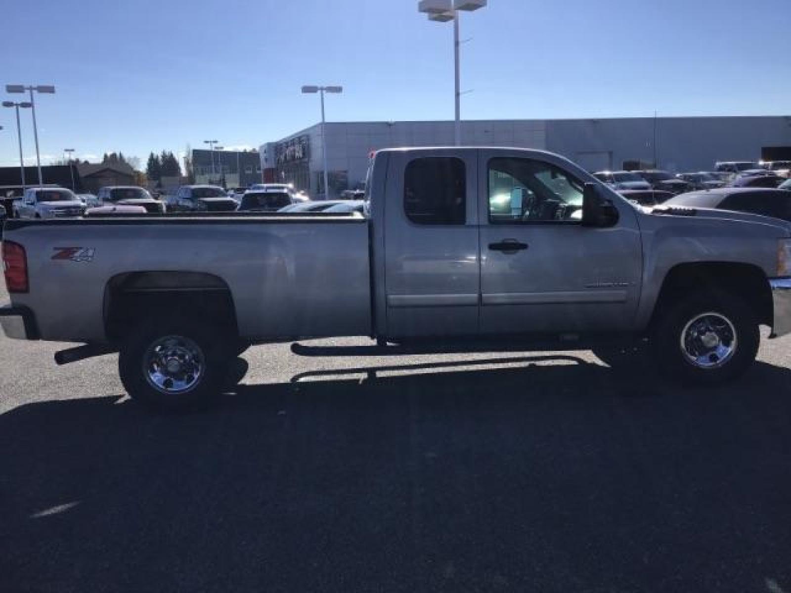 2007 SILVER /CLOTH Chevrolet Silverado 3500HD LT (1GCHK39657E) with an 6.6 engine, AUTOMATIC transmission, located at 1235 N Woodruff Ave., Idaho Falls, 83401, (208) 523-1053, 43.507172, -112.000488 - This 2007 Chevrolet 3500HD 4x4 LT, with the 6.6L diesel motor, cloth interior, cruise control, power locks, power windows, and AM/FM CD player. At Timberline Auto it is always easy to find a great deal on your next vehicle! Our experienced sales staff can help find the right vehicle that will fit - Photo #5