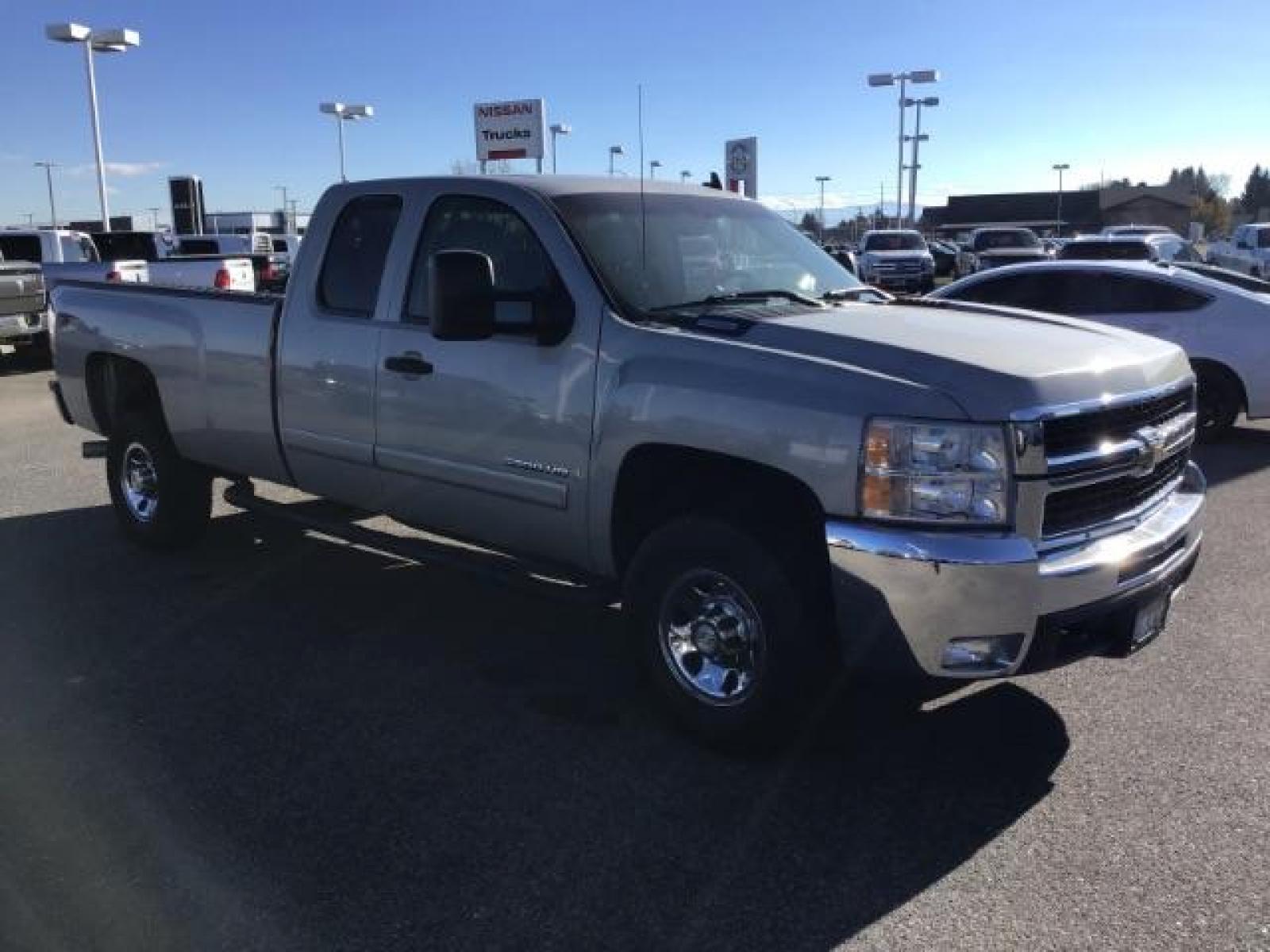 2007 SILVER /CLOTH Chevrolet Silverado 3500HD LT (1GCHK39657E) with an 6.6 engine, AUTOMATIC transmission, located at 1235 N Woodruff Ave., Idaho Falls, 83401, (208) 523-1053, 43.507172, -112.000488 - This 2007 Chevrolet 3500HD 4x4 LT, with the 6.6L diesel motor, cloth interior, cruise control, power locks, power windows, and AM/FM CD player. At Timberline Auto it is always easy to find a great deal on your next vehicle! Our experienced sales staff can help find the right vehicle that will fit - Photo #6
