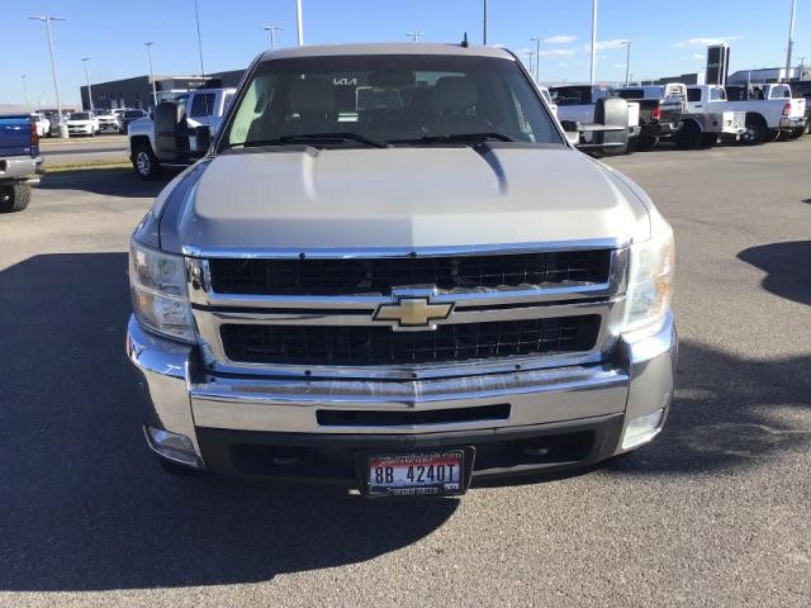 2007 SILVER /CLOTH Chevrolet Silverado 3500HD LT (1GCHK39657E) with an 6.6 engine, AUTOMATIC transmission, located at 1235 N Woodruff Ave., Idaho Falls, 83401, (208) 523-1053, 43.507172, -112.000488 - This 2007 Chevrolet 3500HD 4x4 LT, with the 6.6L diesel motor, cloth interior, cruise control, power locks, power windows, and AM/FM CD player. At Timberline Auto it is always easy to find a great deal on your next vehicle! Our experienced sales staff can help find the right vehicle that will fit - Photo #7