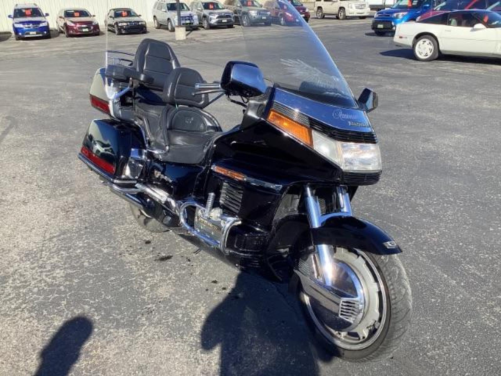 1991 BLACK Honda GL1500A - (1HFSC2206MA) with an 1520CC engine, located at 1235 N Woodruff Ave., Idaho Falls, 83401, (208) 523-1053, 43.507172, -112.000488 - The 1991 Honda GL1500A, also known as the Honda Gold Wing Aspencade, is a touring motorcycle that was known for its comfort, performance, and array of features. Here are some of the notable features of the 1991 GL1500A: Engine: The GL1500A is powered by a liquid-cooled, horizontally opposed six-cyl - Photo #6