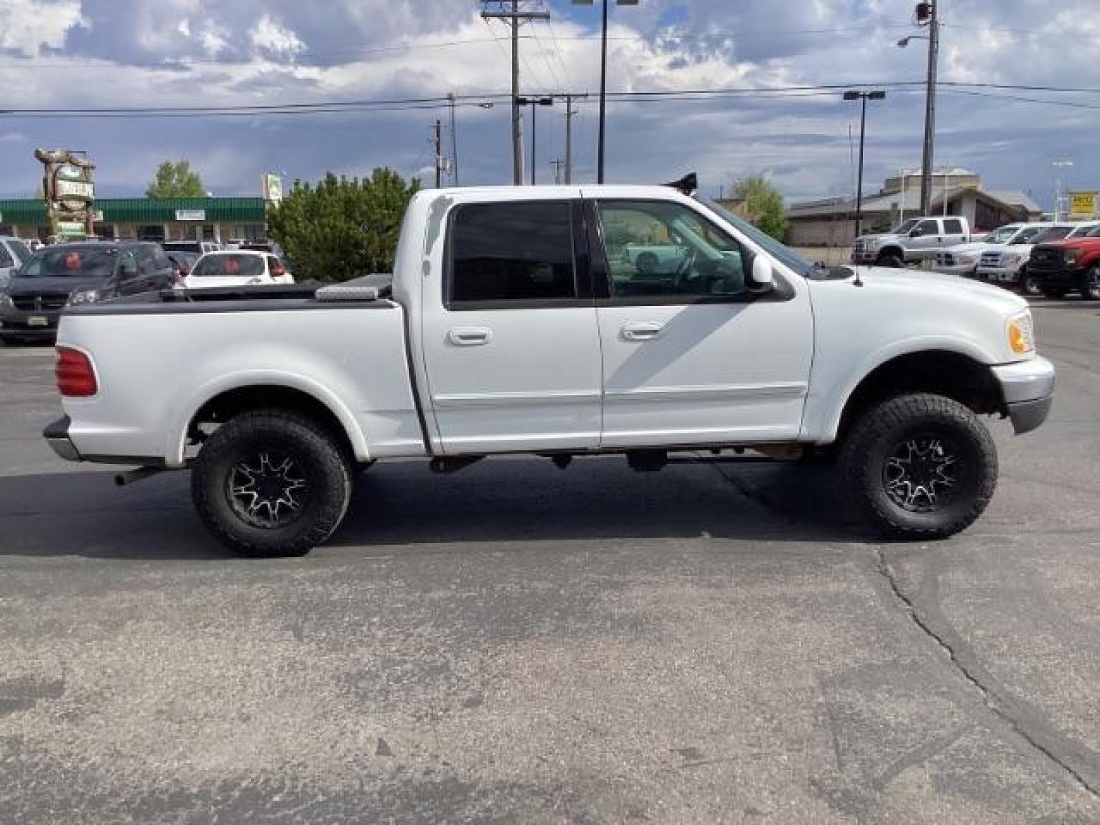 2001 WHITE /Medium Graphite Cloth Ford F-150 XLT SuperCrew 4WD (1FTRW08L51K) with an 5.4L V8 SOHC 16V engine, 4-Speed Automatic transmission, located at 1235 N Woodruff Ave., Idaho Falls, 83401, (208) 523-1053, 43.507172, -112.000488 - The 2001 Ford F-150 XLT 4x4 SuperCrew typically offers a range of features suitable for both work and everyday use. Here are some key features you can typically find in the 2001 Ford F-150 XLT 4x4 SuperCrew: Engine Options: The 2001 F-150 XLT SuperCrew usually offers a choice of engine options: 4. - Photo #6