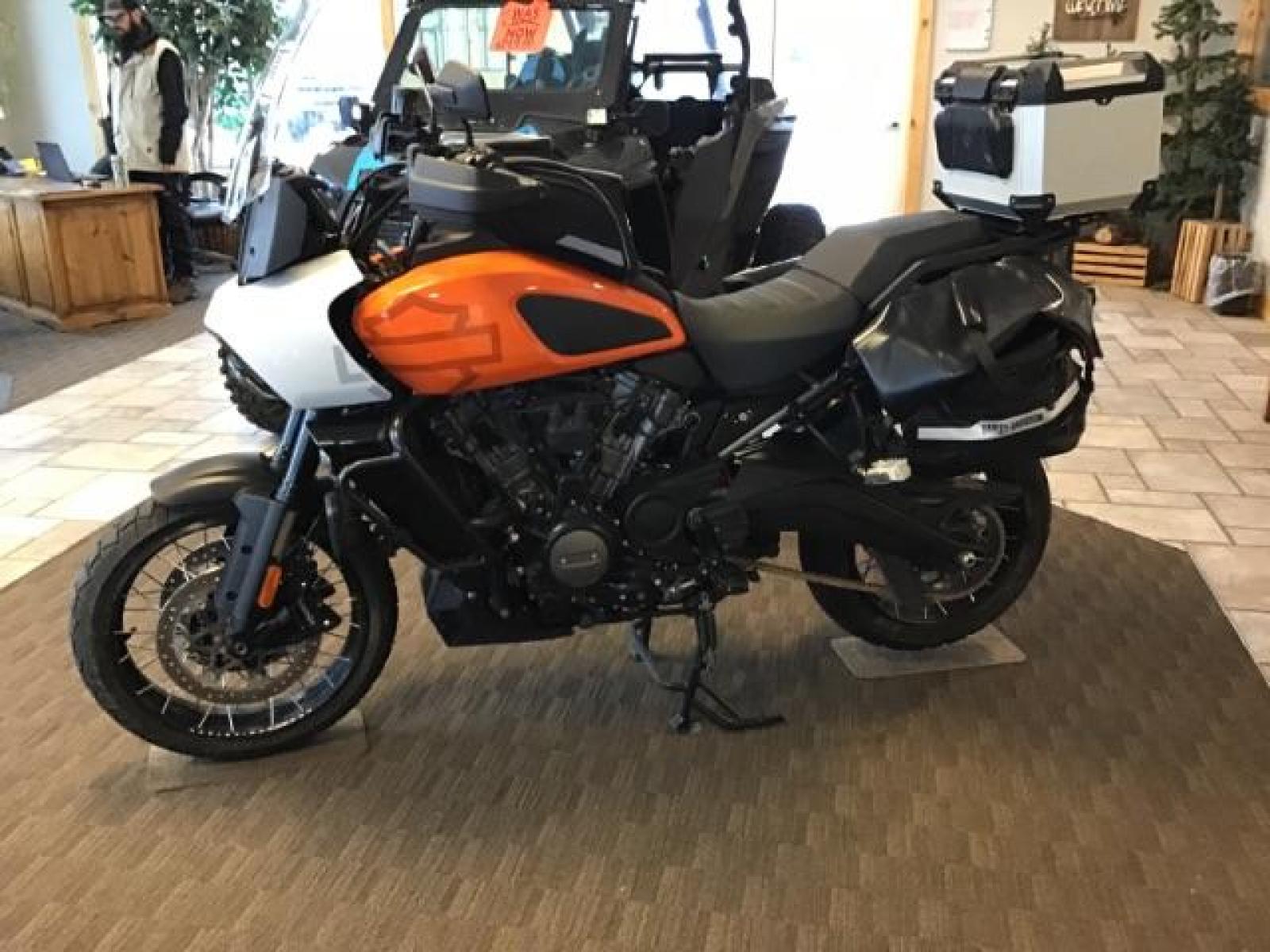 2021 ORANGE Harley-Davidson RA1250 S - (1HD1ZES1XMB) , located at 1235 N Woodruff Ave., Idaho Falls, 83401, (208) 523-1053, 43.507172, -112.000488 - This 2021 Harley Davidson RA 250S, has low miles. It has 1141 miles. It is a local trade in. Has all of the bags to put all of your travel gear in. At Timberline Auto it is always easy to find a great deal on your next vehicle! Our experienced sales staff can help find the right vehicle that will fi - Photo #1