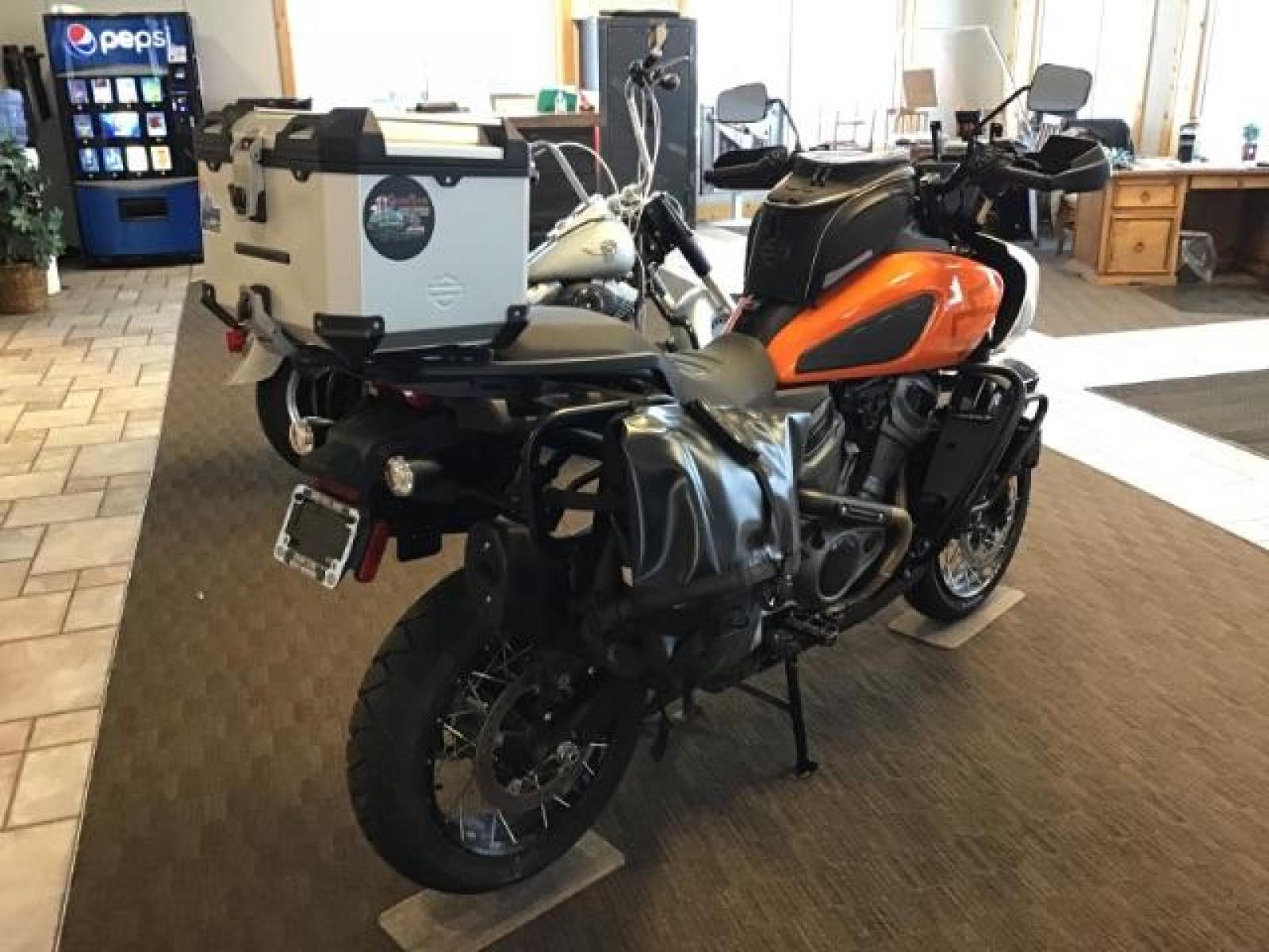 2021 ORANGE Harley-Davidson RA1250 S - (1HD1ZES1XMB) , located at 1235 N Woodruff Ave., Idaho Falls, 83401, (208) 523-1053, 43.507172, -112.000488 - This 2021 Harley Davidson RA 250S, has low miles. It has 1141 miles. It is a local trade in. Has all of the bags to put all of your travel gear in. At Timberline Auto it is always easy to find a great deal on your next vehicle! Our experienced sales staff can help find the right vehicle that will fi - Photo #4