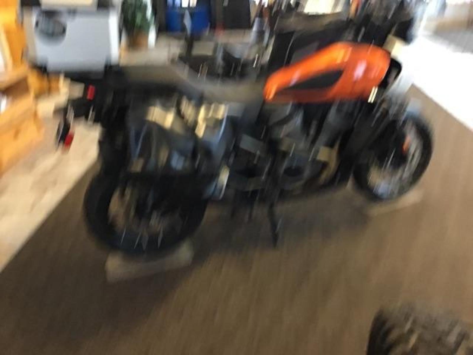 2021 ORANGE Harley-Davidson RA1250 S - (1HD1ZES1XMB) , located at 1235 N Woodruff Ave., Idaho Falls, 83401, (208) 523-1053, 43.507172, -112.000488 - This 2021 Harley Davidson RA 250S, has low miles. It has 1141 miles. It is a local trade in. Has all of the bags to put all of your travel gear in. At Timberline Auto it is always easy to find a great deal on your next vehicle! Our experienced sales staff can help find the right vehicle that will fi - Photo #5
