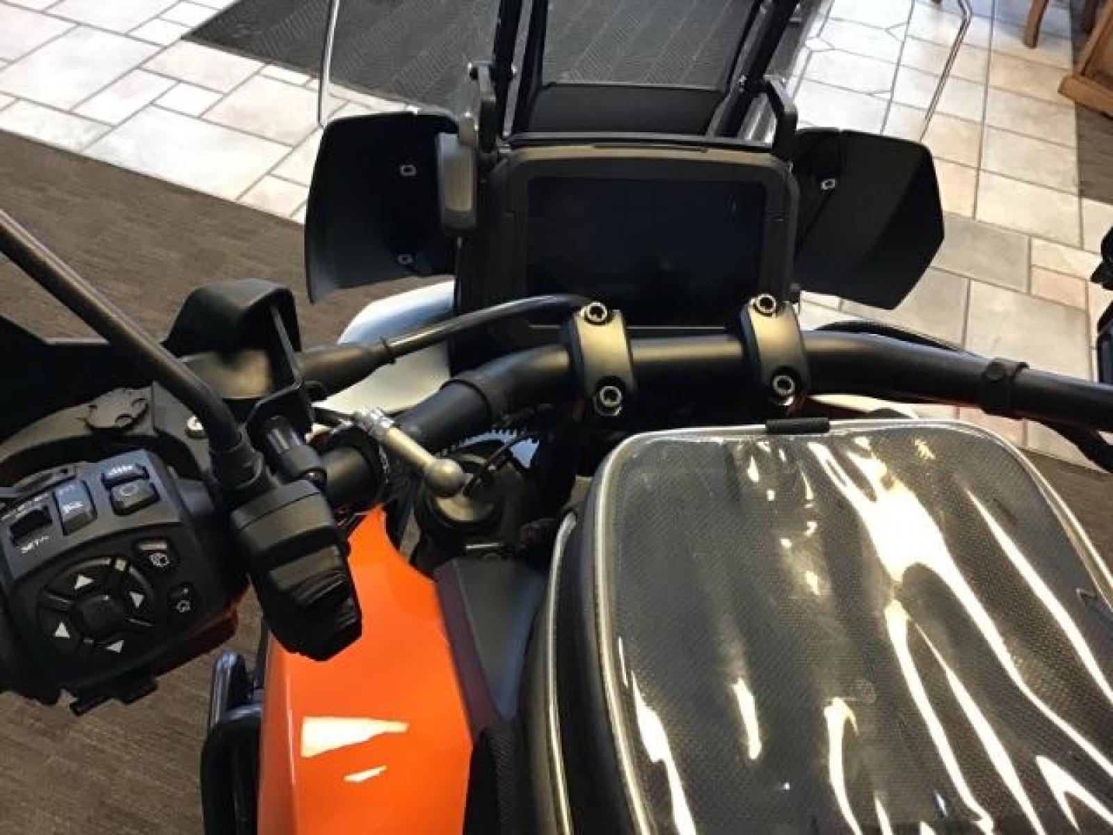 2021 ORANGE Harley-Davidson RA1250 S - (1HD1ZES1XMB) , located at 1235 N Woodruff Ave., Idaho Falls, 83401, (208) 523-1053, 43.507172, -112.000488 - This 2021 Harley Davidson RA 250S, has low miles. It has 1141 miles. It is a local trade in. Has all of the bags to put all of your travel gear in. At Timberline Auto it is always easy to find a great deal on your next vehicle! Our experienced sales staff can help find the right vehicle that will fi - Photo #7