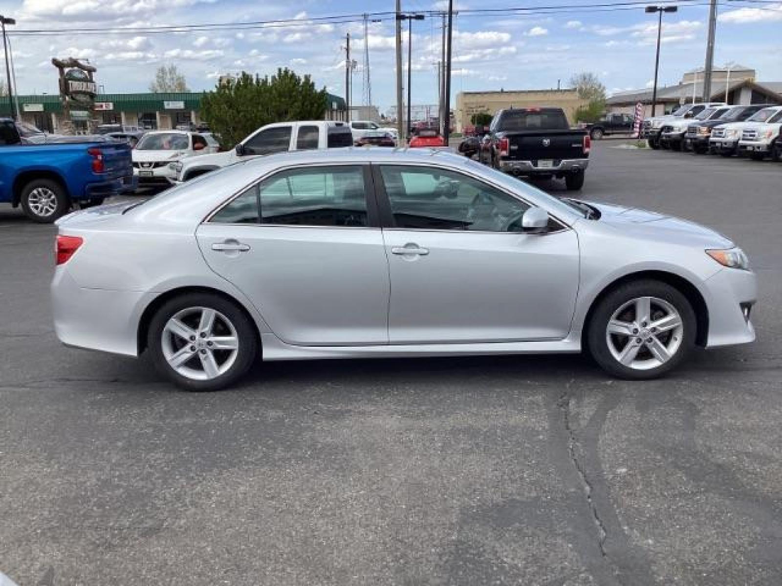 2014 Classic Silver Metallic /Black/Ash 2-Tone Toyota Camry SE (4T1BF1FK9EU) with an 2.5L L4 DOHC 16V engine, 6-Speed Automatic transmission, located at 1235 N Woodruff Ave., Idaho Falls, 83401, (208) 523-1053, 43.507172, -112.000488 - The 2014 Toyota Camry SE is a midsize sedan known for its reliability, comfort, and sporty design. Here are the key features you might find on the 2014 Toyota Camry SE: Engine: Typically equipped with a 2.5-liter inline-four engine producing around 178 horsepower and 170 lb-ft of torque, paired wit - Photo #5