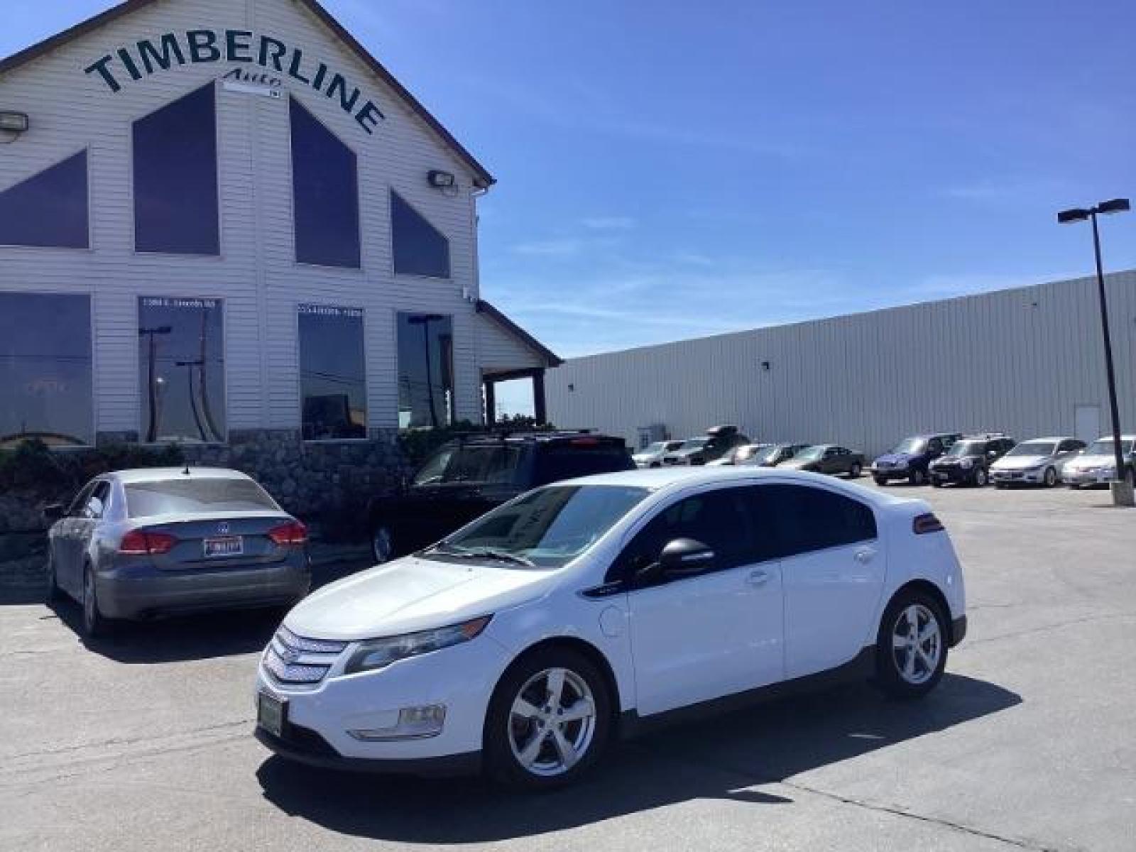 2013 WHITE Chevrolet Volt Premium (1G1RB6E48DU) with an 1.4L L4 DOHC 16V PLUG-IN HYBRID engine, Continuously Variable Transmission transmission, located at 1235 N Woodruff Ave., Idaho Falls, 83401, (208) 523-1053, 43.507172, -112.000488 - The 2013 Chevrolet Volt Premium is a plug-in hybrid electric vehicle (PHEV) known for its innovative technology, efficient drivetrain, and practical features. Here are the key features you might find on the 2013 Chevrolet Volt Premium: Electric Drive Unit: The Volt is primarily powered by an electr - Photo #0