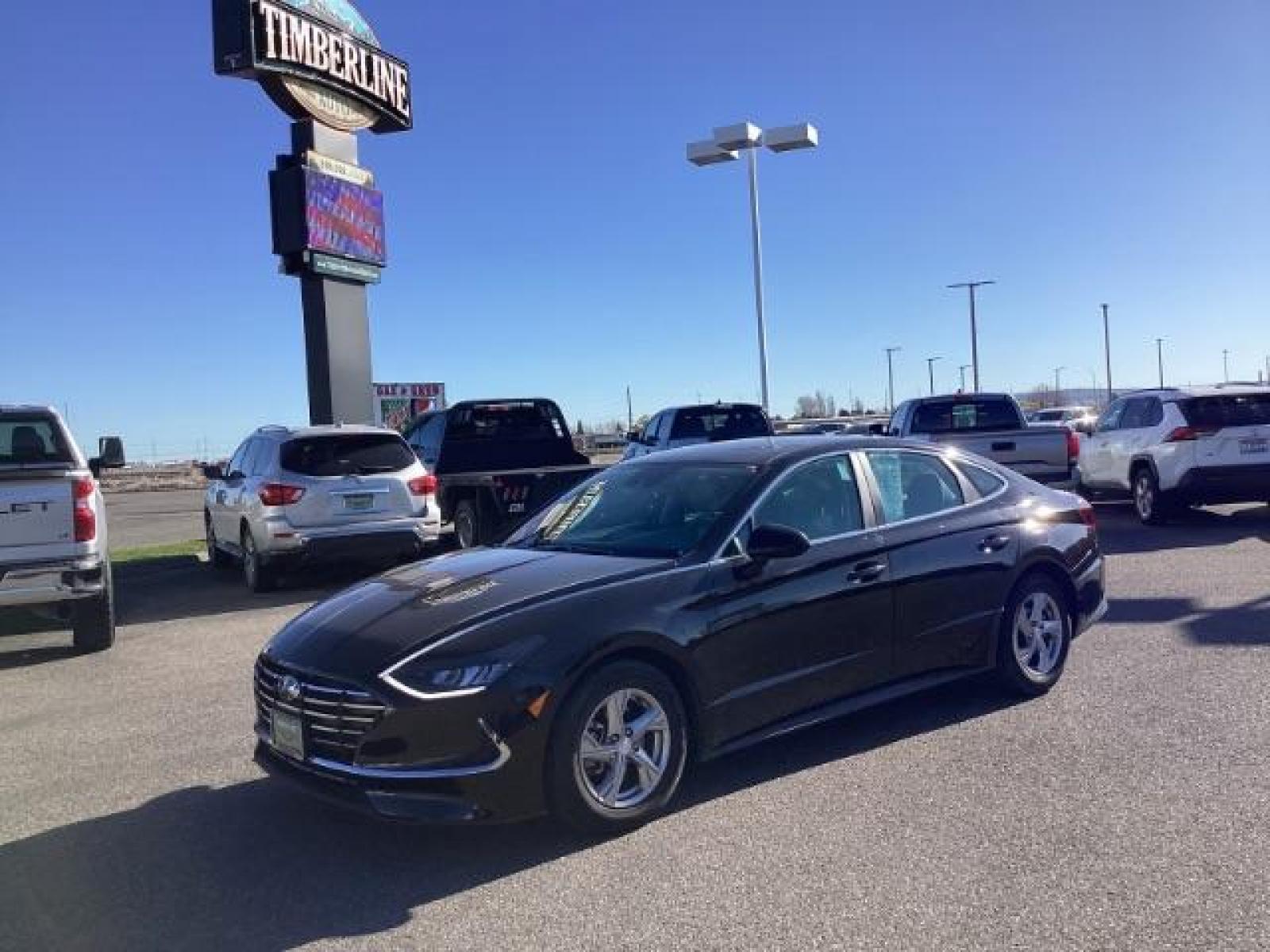 2020 BLACK Hyundai Sonata SE (5NPEG4JA2LH) with an 2.5L L4 DOHC 16V engine, 8-Speed Automatic transmission, located at 1235 N Woodruff Ave., Idaho Falls, 83401, (208) 523-1053, 43.507172, -112.000488 - The 2020 Sonata featured a completely redesigned exterior, characterized by a sleek coupe-like profile and Hyundai's Sensuous Sportiness design philosophy. It had a prominent front grille, LED headlights, and a fastback-style roofline, giving it a more upscale and dynamic appearance compared to its - Photo #1