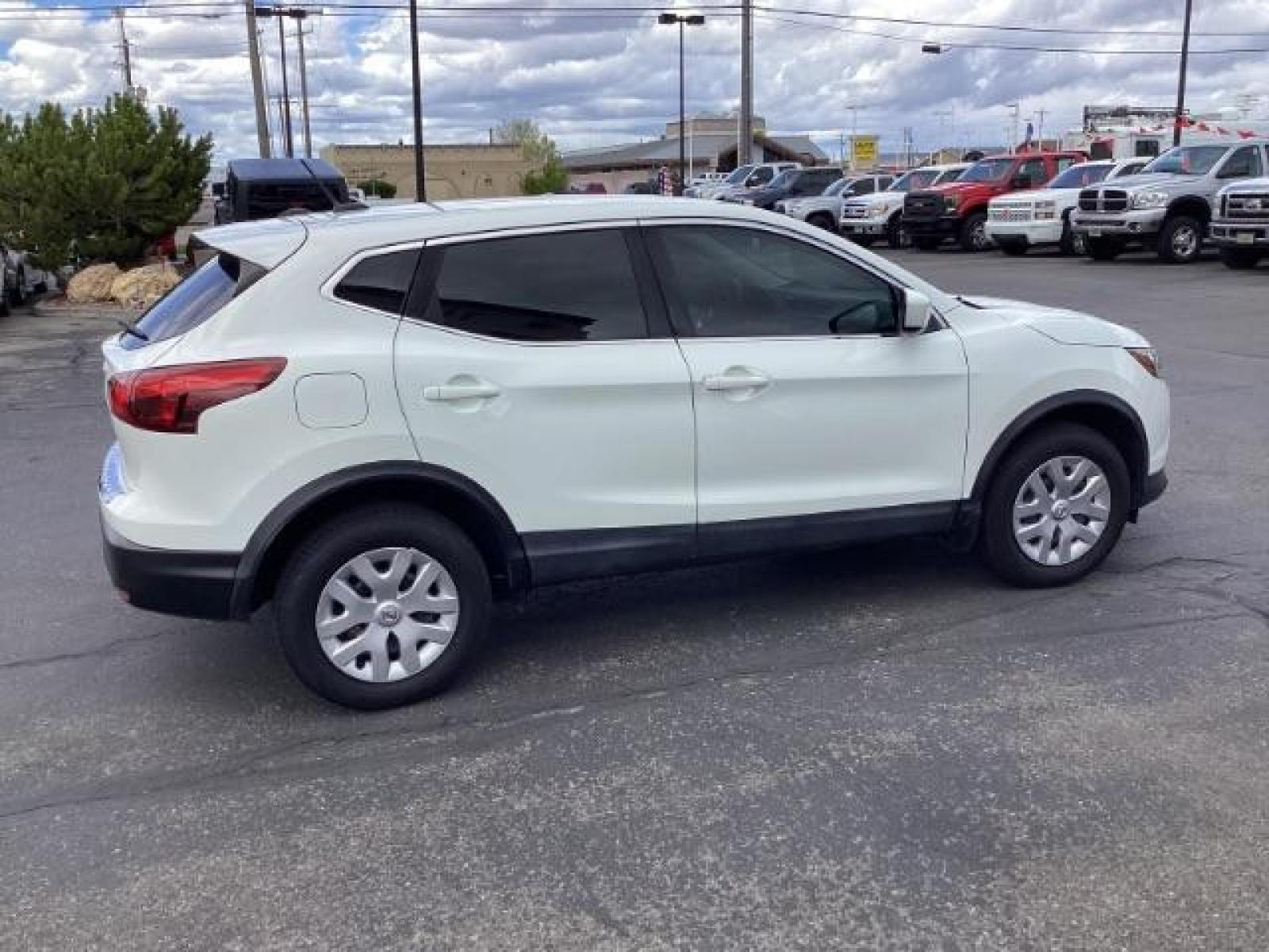 2018 Nissan Rogue Sport NA (JN1BJ1CP6JW) with an 2.0 engine, AUTO transmission, located at 1235 N Woodruff Ave., Idaho Falls, 83401, (208) 523-1053, 43.507172, -112.000488 - Photo #5