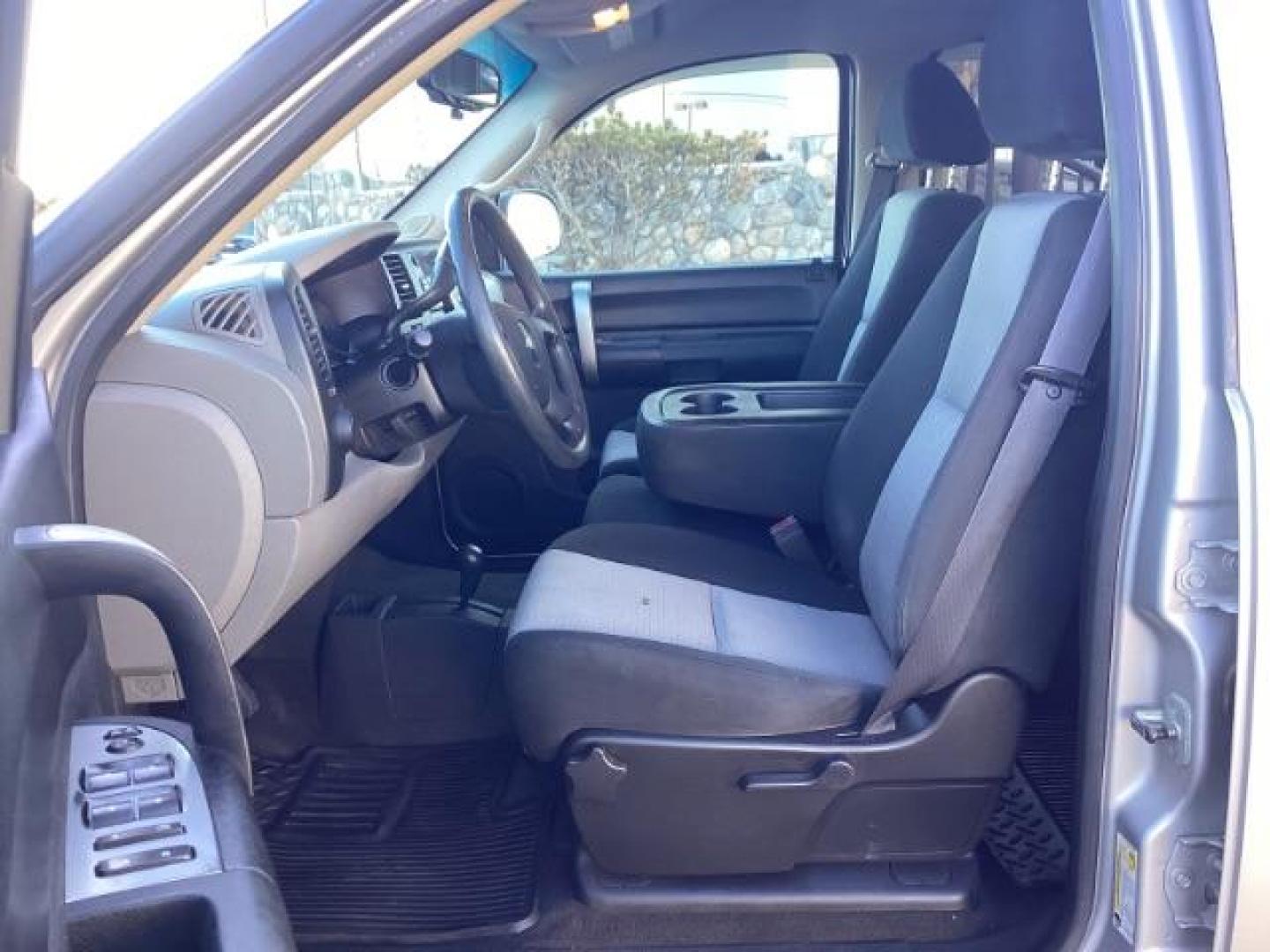 2009 pewter Chevrolet Silverado 1500 LS Crew Cab 4WD (3GCEK13C39G) with an 4.8L V8 OHV 16V engine, 4-Speed Automatic transmission, located at 1235 N Woodruff Ave., Idaho Falls, 83401, (208) 523-1053, 43.507172, -112.000488 - Photo#15