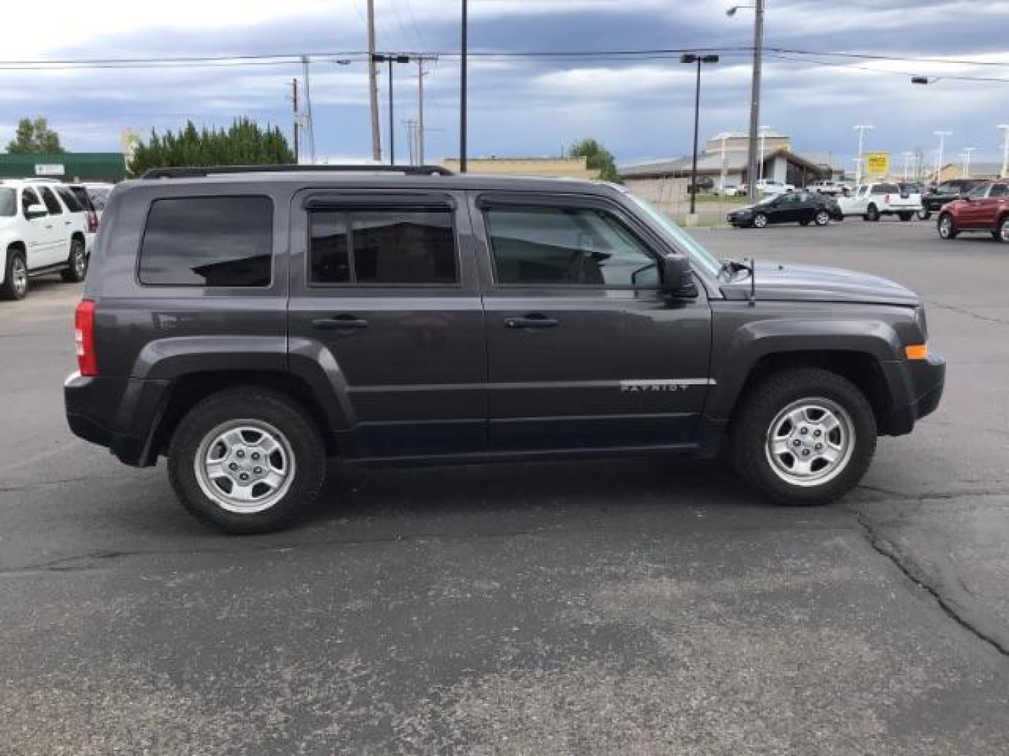 2017 GREY Jeep Patriot SPORT UTILITY 4-DR (1C4NJPBA4HD) with an 2.0L L4 DOHC 16V engine, Continuously Variable Transmission | 5-Speed Manua transmission, located at 1235 N Woodruff Ave., Idaho Falls, 83401, (208) 523-1053, 43.507172, -112.000488 - It only has 54,560 miles. FWD, cruise control , AM/FM CD Player. AC blows cold. 2.0 4 cyl. MPG 22 city / 26 hwy At Timberline Auto it is always easy to find a great deal on your next vehicle! Our experienced sales staff can help find the right vehicle will fit your needs. Our knowledgeable finance d - Photo#5