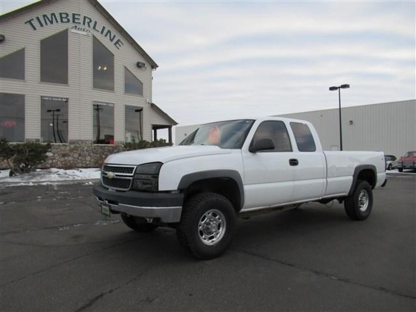 2005 WHITE /WHITE Chevrolet Silverado 2500HD LT Ext. Cab Long Bed 4WD (1GCHK29215E) with an 6.6L V8 OHV 32V TURBO DIESEL engine, located at 1235 N Woodruff Ave., Idaho Falls, 83401, (208) 523-1053, 43.507172, -112.000488 - This 2005 Chevrolet 2500, is 4x4, 6.6L V8 diesel. Has vinyl floor, 8 foot bed, that is Rhino Lined. Also has new tires. At Timberline Auto it is always easy to find a great deal on your next vehicle! Our experienced sales staff can help find the right vehicle will fit your needs. Our knowledgeable f - Photo#0