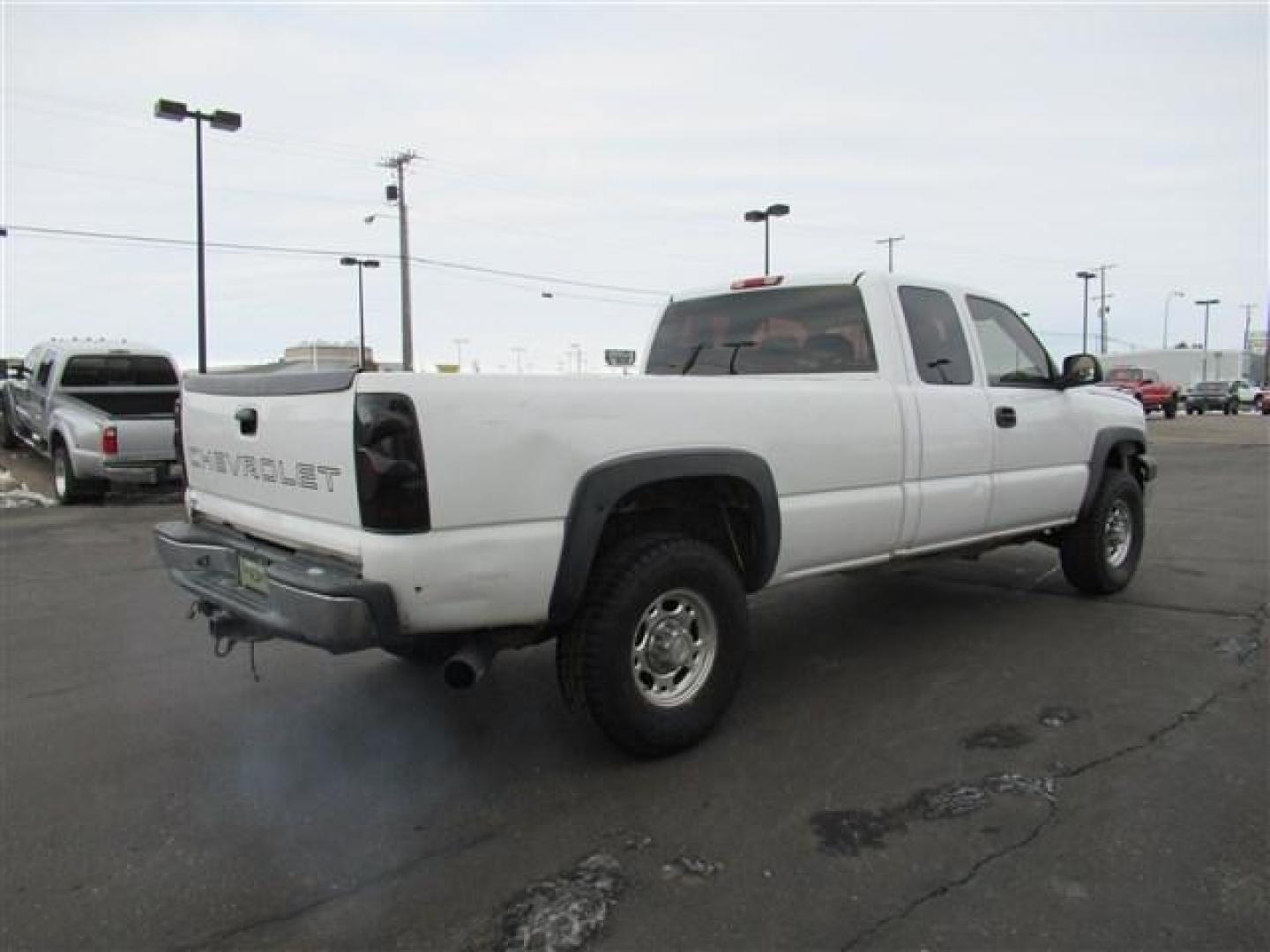 2005 WHITE /WHITE Chevrolet Silverado 2500HD LT Ext. Cab Long Bed 4WD (1GCHK29215E) with an 6.6L V8 OHV 32V TURBO DIESEL engine, located at 1235 N Woodruff Ave., Idaho Falls, 83401, (208) 523-1053, 43.507172, -112.000488 - This 2005 Chevrolet 2500, is 4x4, 6.6L V8 diesel. Has vinyl floor, 8 foot bed, that is Rhino Lined. Also has new tires. At Timberline Auto it is always easy to find a great deal on your next vehicle! Our experienced sales staff can help find the right vehicle will fit your needs. Our knowledgeable f - Photo#4