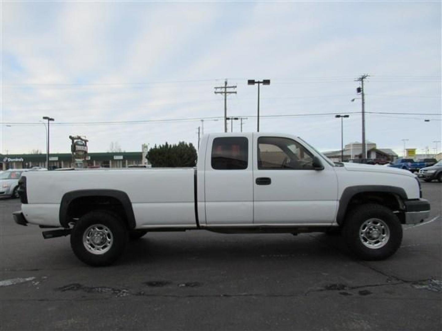 2005 WHITE /WHITE Chevrolet Silverado 2500HD LT Ext. Cab Long Bed 4WD (1GCHK29215E) with an 6.6L V8 OHV 32V TURBO DIESEL engine, located at 1235 N Woodruff Ave., Idaho Falls, 83401, (208) 523-1053, 43.507172, -112.000488 - This 2005 Chevrolet 2500, is 4x4, 6.6L V8 diesel. Has vinyl floor, 8 foot bed, that is Rhino Lined. Also has new tires. At Timberline Auto it is always easy to find a great deal on your next vehicle! Our experienced sales staff can help find the right vehicle will fit your needs. Our knowledgeable f - Photo#5