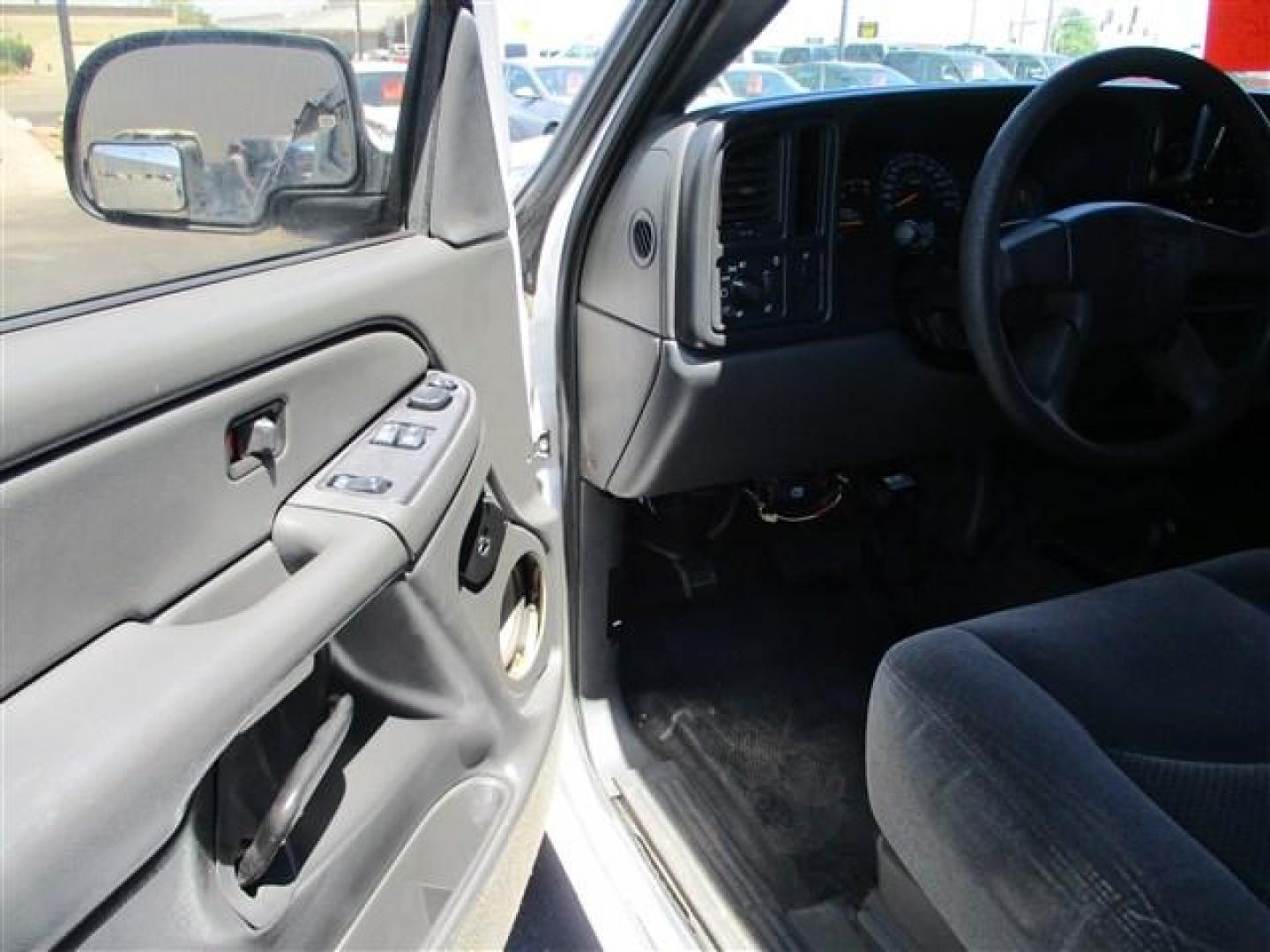 2005 WHITE /WHITE Chevrolet Silverado 2500HD LT Ext. Cab Long Bed 4WD (1GCHK29215E) with an 6.6L V8 OHV 32V TURBO DIESEL engine, located at 1235 N Woodruff Ave., Idaho Falls, 83401, (208) 523-1053, 43.507172, -112.000488 - This 2005 Chevrolet 2500, is 4x4, 6.6L V8 diesel. Has vinyl floor, 8 foot bed, that is Rhino Lined. Also has new tires. At Timberline Auto it is always easy to find a great deal on your next vehicle! Our experienced sales staff can help find the right vehicle will fit your needs. Our knowledgeable f - Photo#8