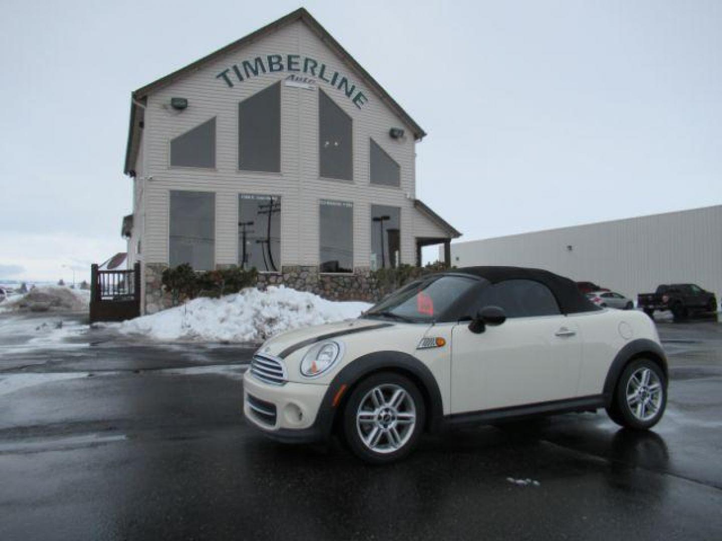 2013 BEIGE /BEIGE Mini Roadster Base (WMWSY1C51DT) with an 1.6L L4 DOHC 16V TURBO engine, 6-Speed Automatic | 6-Speed Manual transmission, located at 1235 N Woodruff Ave., Idaho Falls, 83401, (208) 523-1053, 43.507172, -112.000488 - This 2013 Mini Roadster, has 79,000 miles. It has leather interior, automatic transmission, power windows, and its a convertible. At Timberline Auto it is always easy to find a great deal on your next vehicle! Our experienced sales staff can help find the right vehicle will fit your needs. Our knowl - Photo#0