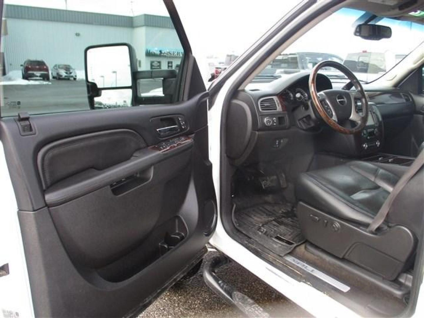 2012 WHITE /WHITE GMC Sierra 1500 Denali Crew Cab 4WD (3GTP2XE29CG) with an 6.2L V8 OHV 16V FFV engine, 6-Speed Automatic transmission, located at 1235 N Woodruff Ave., Idaho Falls, 83401, (208) 523-1053, 43.507172, -112.000488 - Photo#9