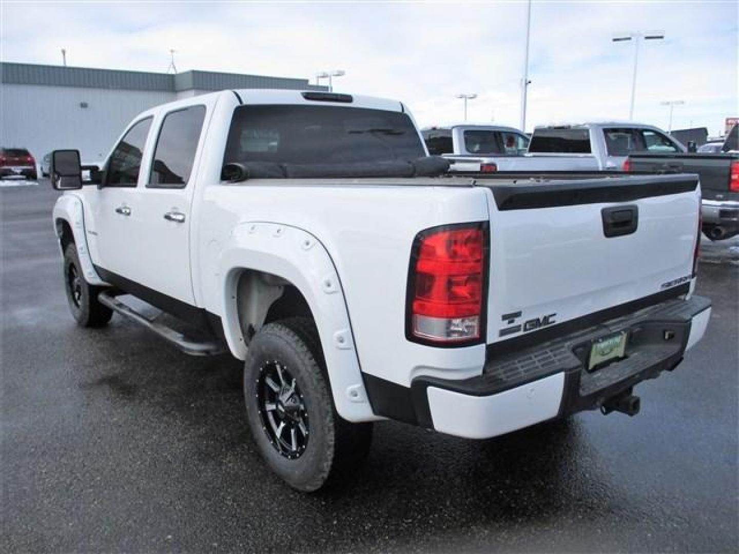 2012 WHITE /WHITE GMC Sierra 1500 Denali Crew Cab 4WD (3GTP2XE29CG) with an 6.2L V8 OHV 16V FFV engine, 6-Speed Automatic transmission, located at 1235 N Woodruff Ave., Idaho Falls, 83401, (208) 523-1053, 43.507172, -112.000488 - Photo#3