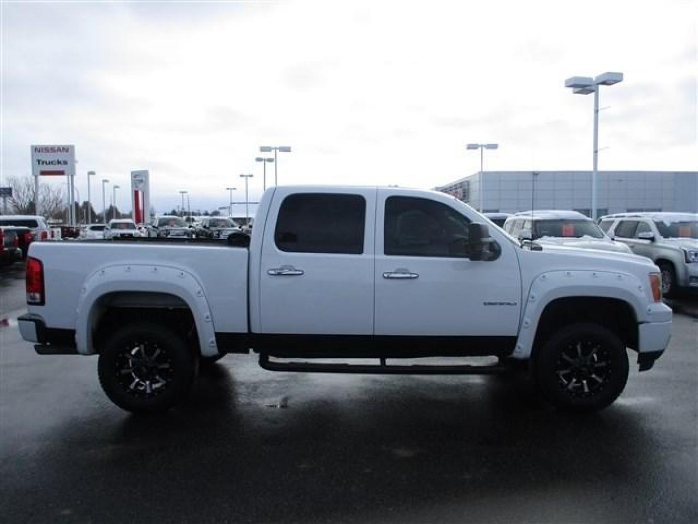 2012 WHITE /WHITE GMC Sierra 1500 Denali Crew Cab 4WD (3GTP2XE29CG) with an 6.2L V8 OHV 16V FFV engine, 6-Speed Automatic transmission, located at 1235 N Woodruff Ave., Idaho Falls, 83401, (208) 523-1053, 43.507172, -112.000488 - Photo#6