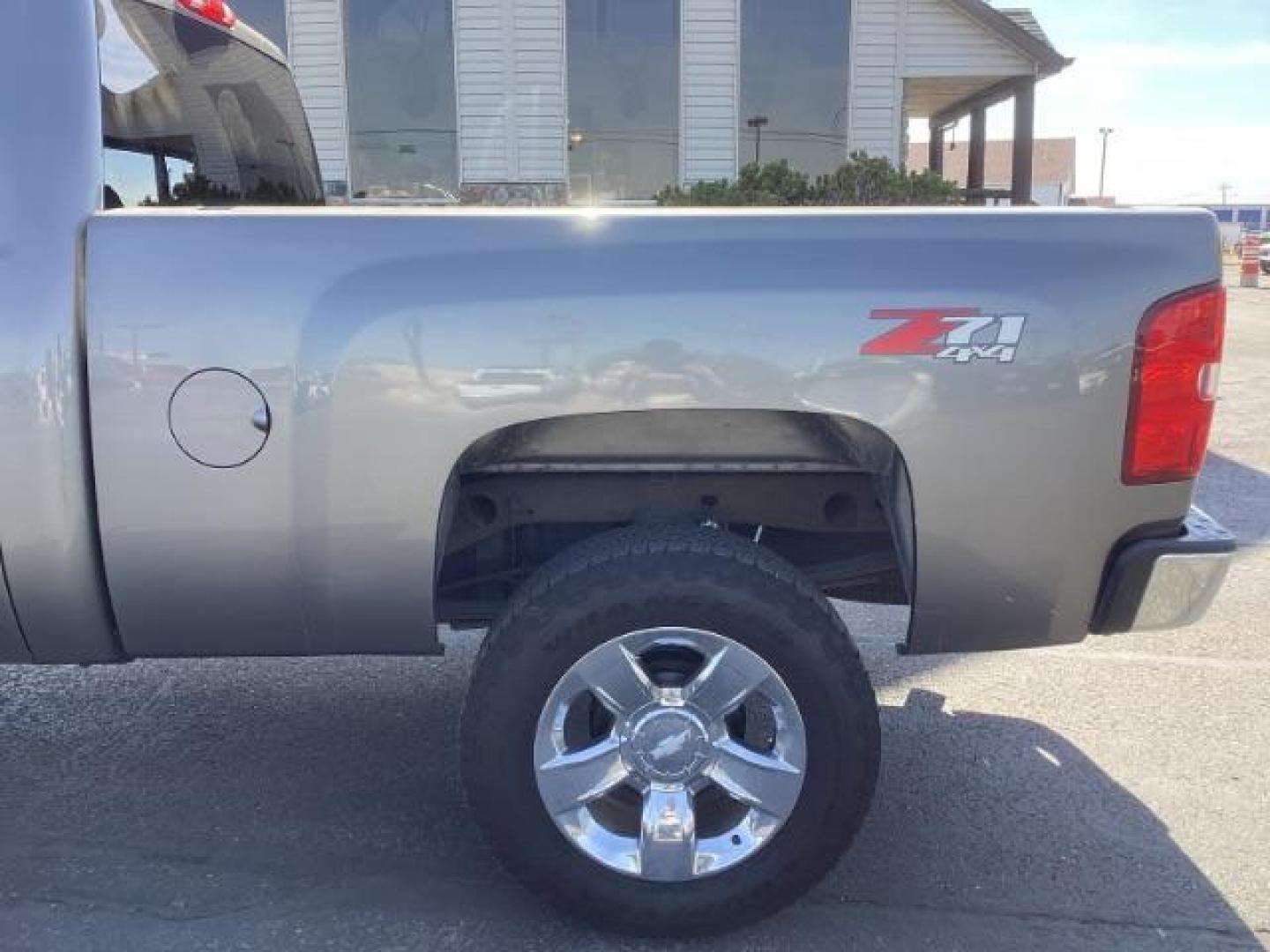 2013 Mocha Steel Metallic Chevrolet Silverado 1500 LT 4WD (1GCNKSE03DZ) with an 5.3L V8 OHV 16V FFV engine, located at 1235 N Woodruff Ave., Idaho Falls, 83401, (208) 523-1053, 43.507172, -112.000488 - Photo#3