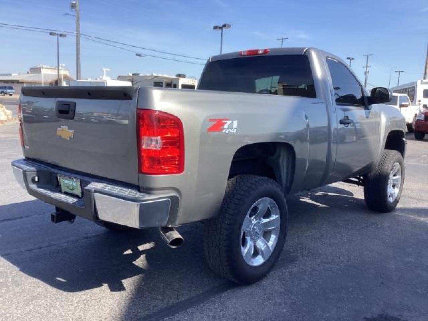 2013 Mocha Steel Metallic Chevrolet Silverado 1500 LT 4WD (1GCNKSE03DZ) with an 5.3L V8 OHV 16V FFV engine, located at 1235 N Woodruff Ave., Idaho Falls, 83401, (208) 523-1053, 43.507172, -112.000488 - Photo#6