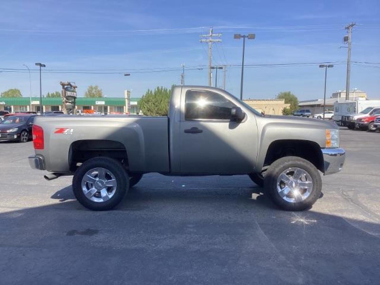 2013 Mocha Steel Metallic Chevrolet Silverado 1500 LT 4WD (1GCNKSE03DZ) with an 5.3L V8 OHV 16V FFV engine, located at 1235 N Woodruff Ave., Idaho Falls, 83401, (208) 523-1053, 43.507172, -112.000488 - Photo#7