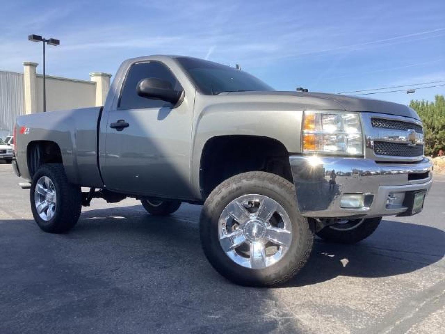 2013 Mocha Steel Metallic Chevrolet Silverado 1500 LT 4WD (1GCNKSE03DZ) with an 5.3L V8 OHV 16V FFV engine, located at 1235 N Woodruff Ave., Idaho Falls, 83401, (208) 523-1053, 43.507172, -112.000488 - Photo#8