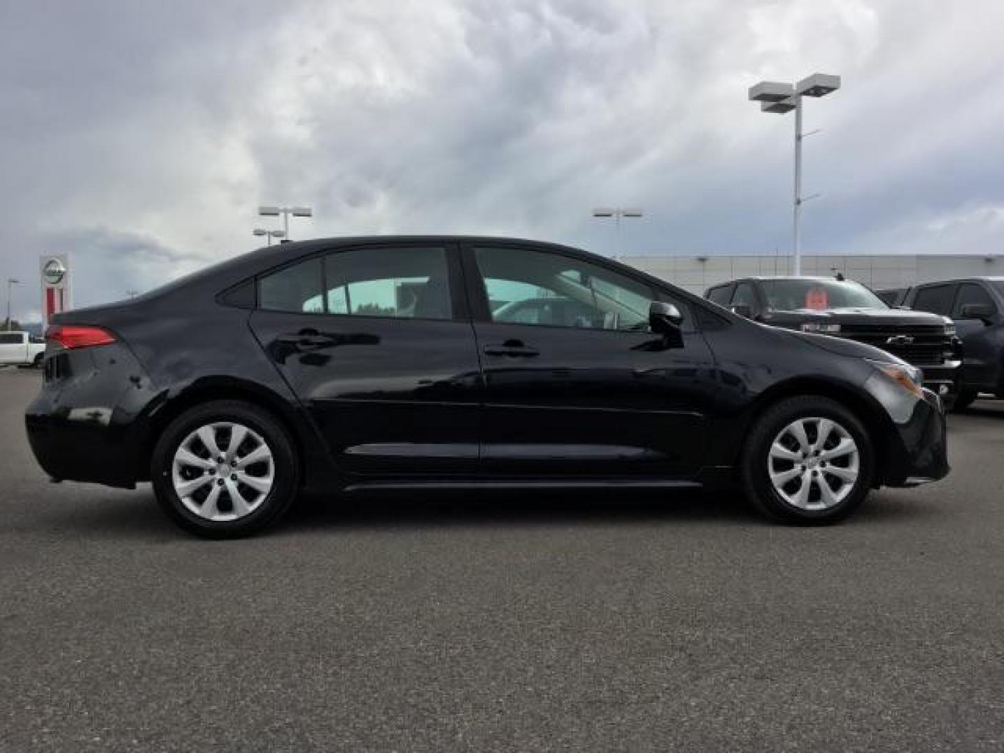 2021 BLACK /Black, cloth Toyota Corolla LE (5YFEPMAE1MP) with an 1.8L L4 DOHC 16V engine, Automatic transmission, located at 1235 N Woodruff Ave., Idaho Falls, 83401, (208) 523-1053, 43.507172, -112.000488 - This 2021 Toyota Corolla LE is in as good of shape as the day it rolled off the lot! Inside, outside, and mechanically it is in amazing condition! This one comes with a large touch screen display, rubber floor mats in the front, near new tires with 95% tread left, steering wheel mounted controls, la - Photo#6