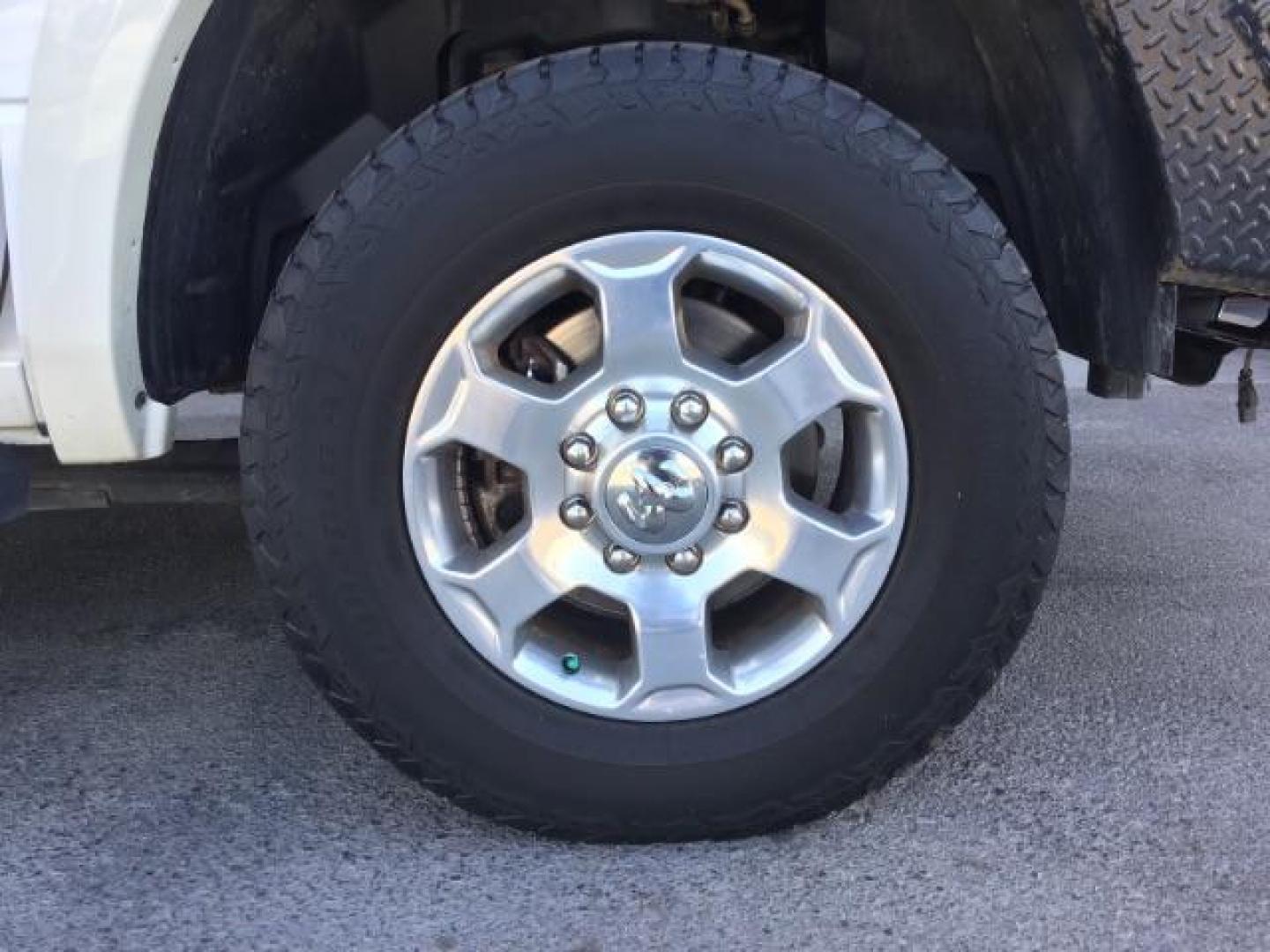 2017 Bright White Clear Coat /Black/Diesel Gray, premium cloth RAM 2500 SLT Crew Cab LWB 4WD (3C6UR5JJ7HG) with an 6.4L V8 engine, 6-Speed Automatic transmission, located at 1235 N Woodruff Ave., Idaho Falls, 83401, (208) 523-1053, 43.507172, -112.000488 - Here's your new pre-owned three-quarter ton, gas powered, crew cab, long bed pick up! With the 6.4L HEMI this truck has a max towing capacity of 19,580 lbs! Inside you will see a premium cloth interior capable of seating six people with plenty of comfort features. At Timberline Auto it is always eas - Photo#20