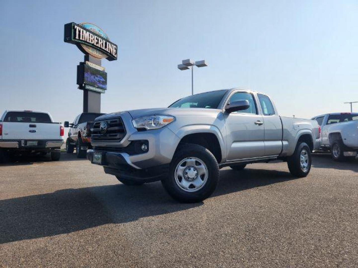 2018 Silver Sky Metallic /SILVER Toyota Tacoma SR5 Access Cab I4 6AT 4WD (5TFSX5EN9JX) with an 2.7L L4 DOHC 16V engine, 6-Speed Automatic transmission, located at 1235 N Woodruff Ave., Idaho Falls, 83401, (208) 523-1053, 43.507172, -112.000488 - Extended cab, low miles, 4 cylinder for great fuel mileage. Bluetooth, touchscreen radio. Very clean must see! At Timberline Auto it is always easy to find a great deal on your next vehicle! Our experienced sales staff can help find the right vehicle that will fit your needs. Our knowledgeable finan - Photo#0