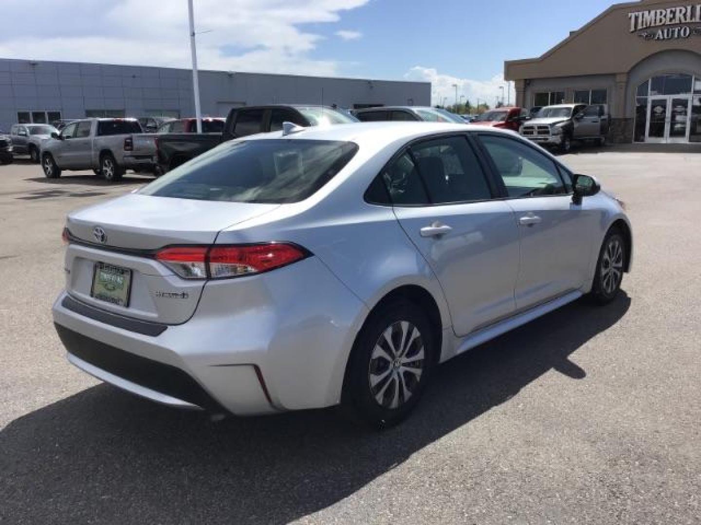 2022 SILVER /Gray, cloth Toyota Corolla LE Hybrid (JTDEAMDE3N3) with an 1.8L L4 DOHC 16V HYBRID engine, Automatic transmission, located at 1235 N Woodruff Ave., Idaho Falls, 83401, (208) 523-1053, 43.507172, -112.000488 - It is the HYBRID model with over 60 MPG!! The car comes with full sized rubber floor mats, a large touch screen display, blind spot monitor, newer tires with 90% tread, steering wheel mounted controls, push to start, back up camera, lane departure, collision avoidance, and so much more! At timberli - Photo#6