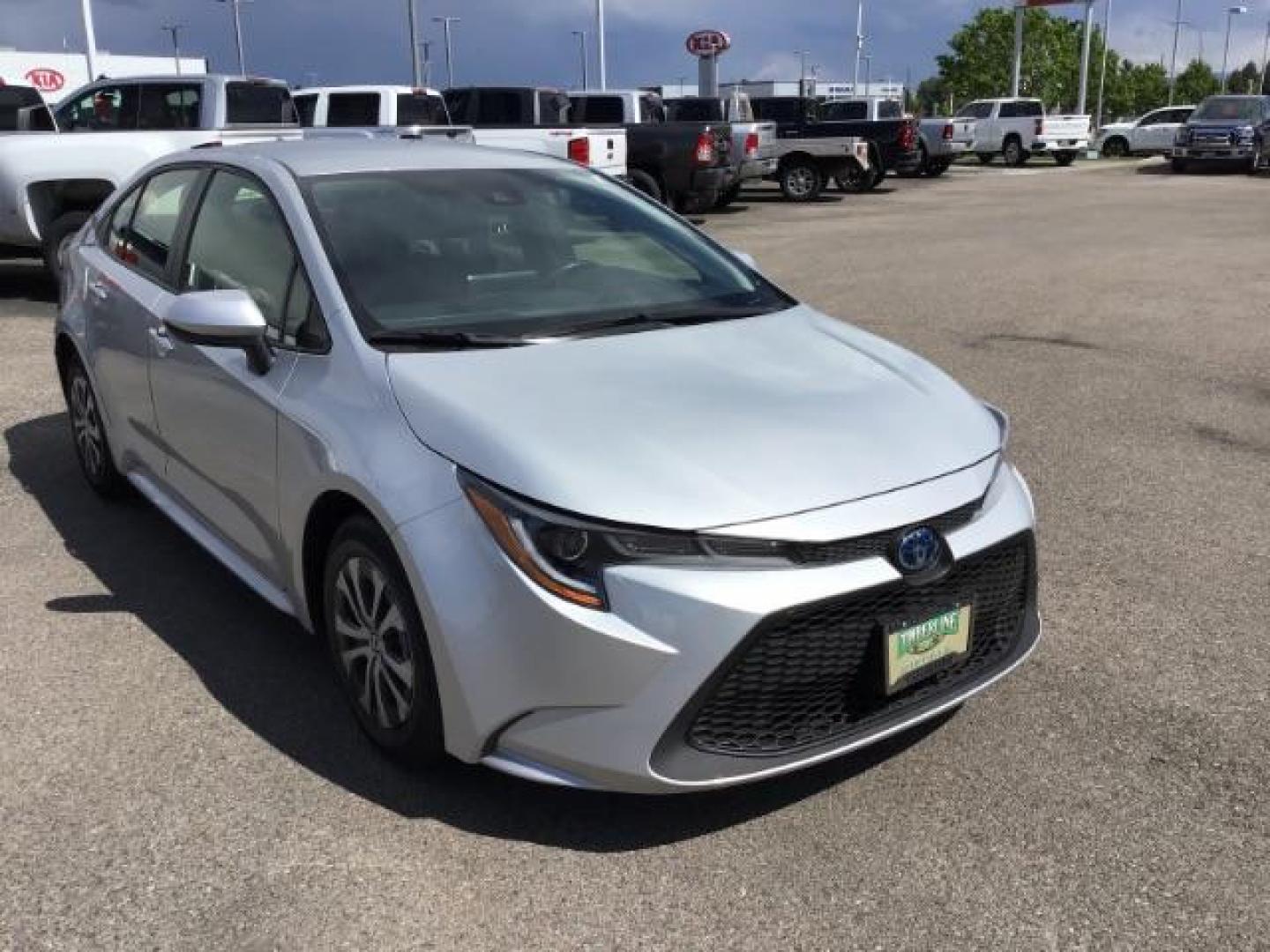 2022 SILVER /Gray, cloth Toyota Corolla LE Hybrid (JTDEAMDE3N3) with an 1.8L L4 DOHC 16V HYBRID engine, Automatic transmission, located at 1235 N Woodruff Ave., Idaho Falls, 83401, (208) 523-1053, 43.507172, -112.000488 - It is the HYBRID model with over 60 MPG!! The car comes with full sized rubber floor mats, a large touch screen display, blind spot monitor, newer tires with 90% tread, steering wheel mounted controls, push to start, back up camera, lane departure, collision avoidance, and so much more! At timberli - Photo#7