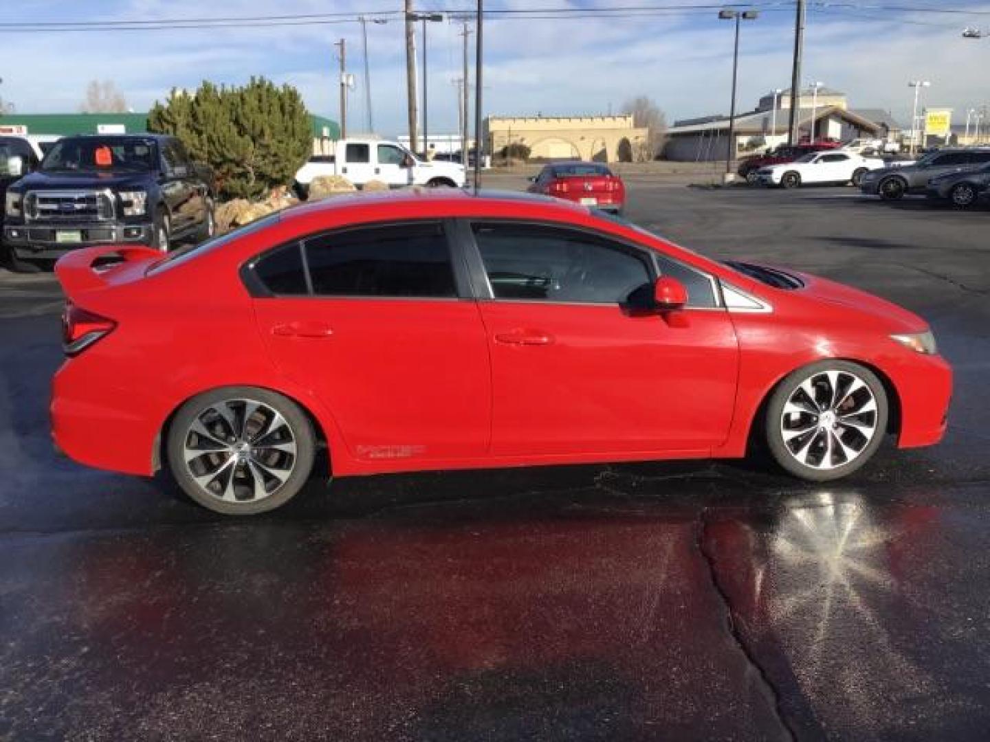 2013 Rallye Red /Black Cloth Interior Honda Civic Si Sedan 6-Speed MT (2HGFB6E55DH) with an 2.0L L4 DOHC 16V engine, 6-Speed Manual transmission, located at 1235 N Woodruff Ave., Idaho Falls, 83401, (208) 523-1053, 43.507172, -112.000488 - Photo#5