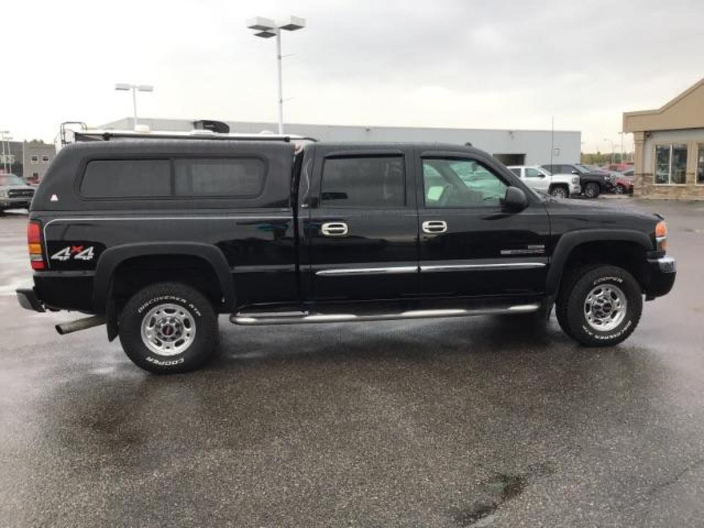 2005 Onyx Black GMC Sierra 2500HD SLT Crew Cab Short Bed 4WD (1GTHK23275F) with an 6.6L V8 OHV 32V TURBO DIESEL engine, 5-Speed Automatic transmission, located at 1235 N Woodruff Ave., Idaho Falls, 83401, (208) 523-1053, 43.507172, -112.000488 - This 2005 GMC 2500 SLT, has the 6.6L Diesel motor. It only has 117,477 miles. I has leather interior, heated seats, and Bose stereo system. At Timberline Auto it is always easy to find a great deal on your next vehicle! Our experienced sales staff can help find the right vehicle that will fit your n - Photo#4