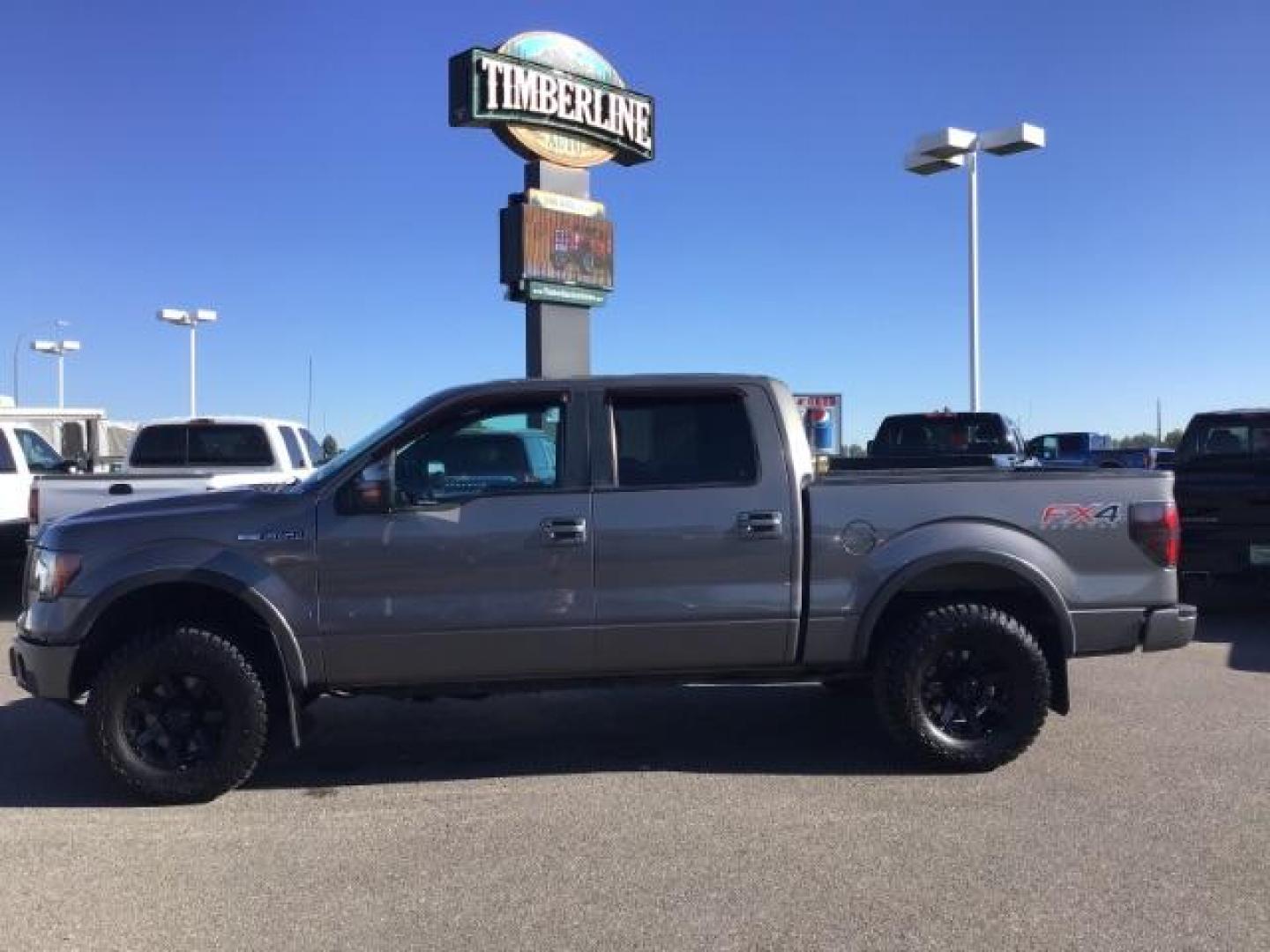 2013 GRAY /CLOTH Ford F-150 FX4 SuperCrew 5.5-ft. Bed 4WD (1FTFW1EF5DK) with an 5.0L V8 engine, 6-Speed Automatic transmission, located at 1235 N Woodruff Ave., Idaho Falls, 83401, (208) 523-1053, 43.507172, -112.000488 - This 2013 Ford F150 FX4, only has 87,414 miles. Comes with after market wheel, after market grill, red interior accents, steering wheel audio controls. It has a leveling kit. At Timberline Auto it is always easy to find a great deal on your next vehicle! Our experienced sales staff can help find the - Photo#1