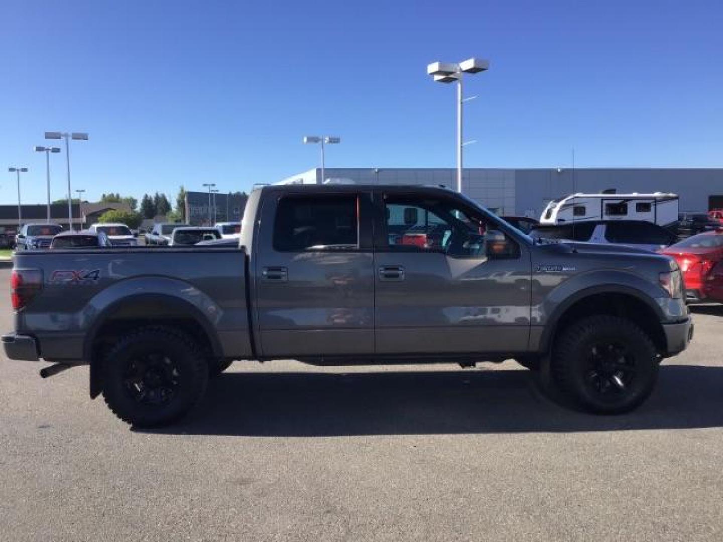 2013 GRAY /CLOTH Ford F-150 FX4 SuperCrew 5.5-ft. Bed 4WD (1FTFW1EF5DK) with an 5.0L V8 engine, 6-Speed Automatic transmission, located at 1235 N Woodruff Ave., Idaho Falls, 83401, (208) 523-1053, 43.507172, -112.000488 - This 2013 Ford F150 FX4, only has 87,414 miles. Comes with after market wheel, after market grill, red interior accents, steering wheel audio controls. It has a leveling kit. At Timberline Auto it is always easy to find a great deal on your next vehicle! Our experienced sales staff can help find the - Photo#5