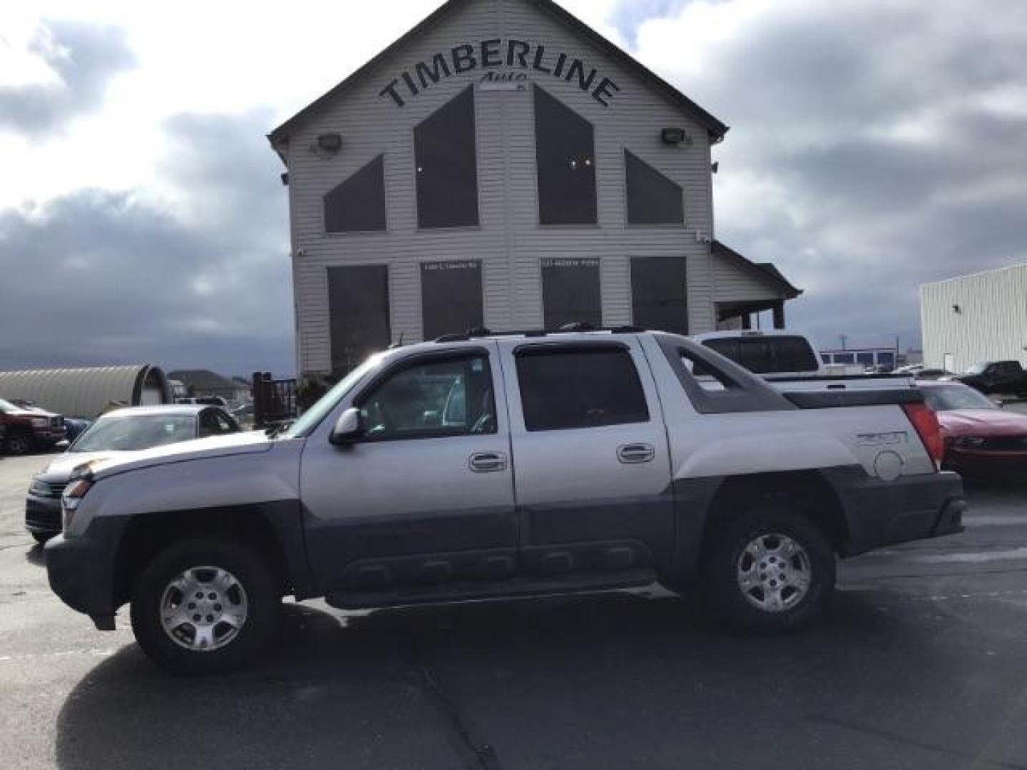 2004 Silver Birch Metallic /Dark Charcoal Cloth Interior Chevrolet Avalanche 1500 4WD (3GNEK12TX4G) with an 5.3L V8 OHV 16V engine, 4-Speed Automatic transmission, located at 1235 N Woodruff Ave., Idaho Falls, 83401, (208) 523-1053, 43.507172, -112.000488 - This 2004 Chevrolet Avalanche LTZ is Fully loaded. At Timberline Auto it is always easy to find a great deal on your next vehicle! Our experienced sales staff can help find the right vehicle will fit your needs. Our knowledgeable finance department has options for almost any credit score. We offer m - Photo#27