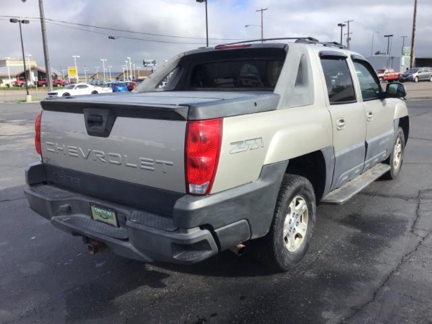 2004 Silver Birch Metallic /Dark Charcoal Cloth Interior Chevrolet Avalanche 1500 4WD (3GNEK12TX4G) with an 5.3L V8 OHV 16V engine, 4-Speed Automatic transmission, located at 1235 N Woodruff Ave., Idaho Falls, 83401, (208) 523-1053, 43.507172, -112.000488 - This 2004 Chevrolet Avalanche LTZ is Fully loaded. At Timberline Auto it is always easy to find a great deal on your next vehicle! Our experienced sales staff can help find the right vehicle will fit your needs. Our knowledgeable finance department has options for almost any credit score. We offer m - Photo#30