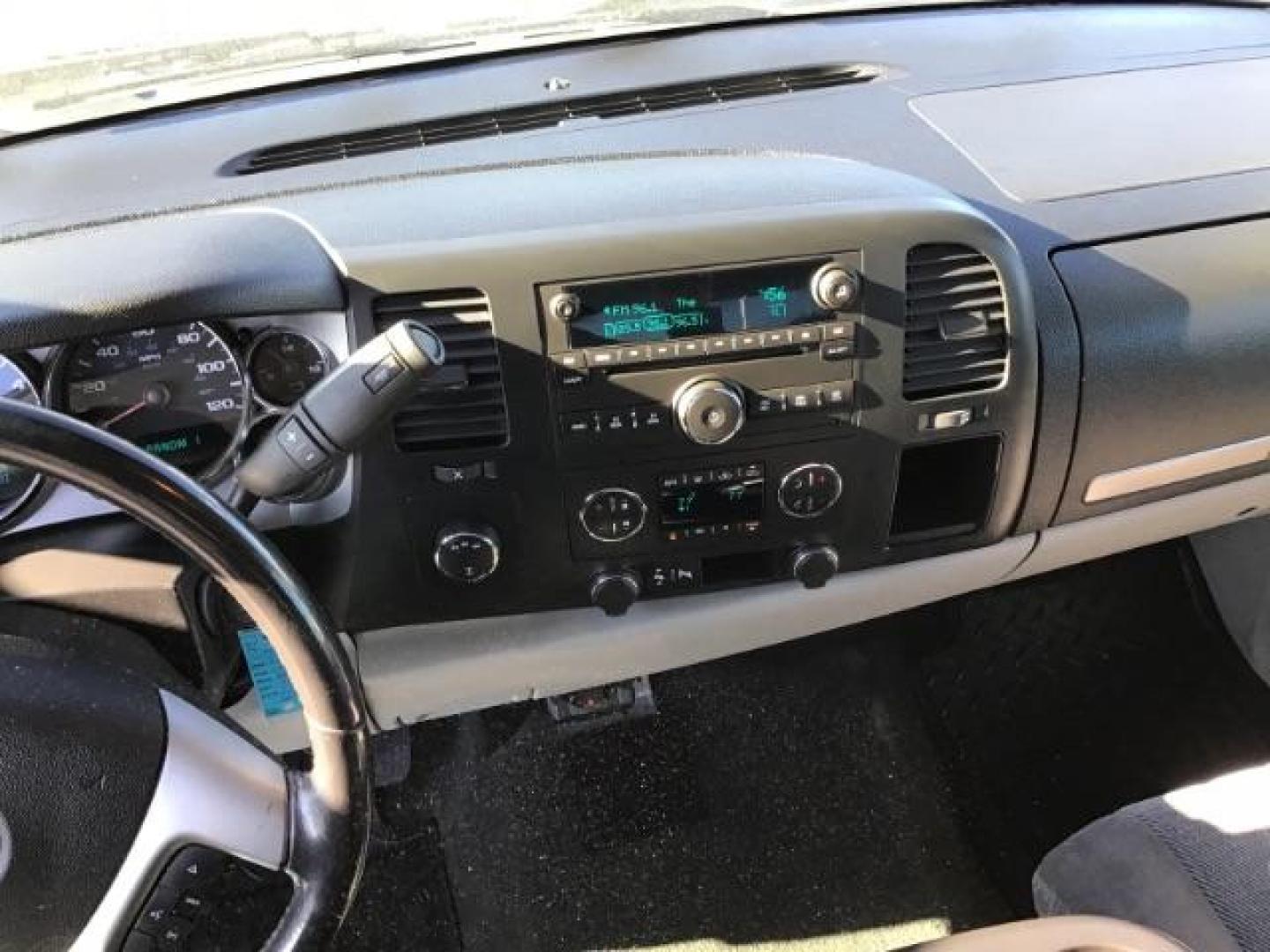 2007 SILVER /CLOTH Chevrolet Silverado 3500HD LT (1GCHK39657E) with an 6.6 engine, AUTOMATIC transmission, located at 1235 N Woodruff Ave., Idaho Falls, 83401, (208) 523-1053, 43.507172, -112.000488 - This 2007 Chevrolet 3500HD 4x4 LT, with the 6.6L diesel motor, cloth interior, cruise control, power locks, power windows, and AM/FM CD player. At Timberline Auto it is always easy to find a great deal on your next vehicle! Our experienced sales staff can help find the right vehicle that will fit - Photo#10