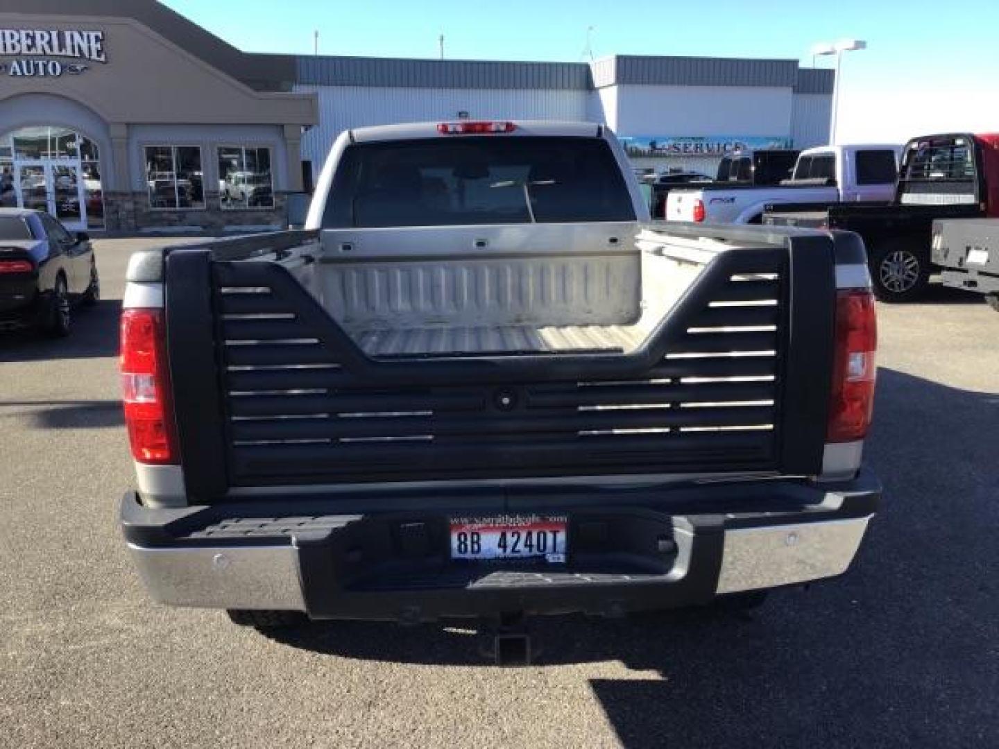 2007 SILVER /CLOTH Chevrolet Silverado 3500HD LT (1GCHK39657E) with an 6.6 engine, AUTOMATIC transmission, located at 1235 N Woodruff Ave., Idaho Falls, 83401, (208) 523-1053, 43.507172, -112.000488 - This 2007 Chevrolet 3500HD 4x4 LT, with the 6.6L diesel motor, cloth interior, cruise control, power locks, power windows, and AM/FM CD player. At Timberline Auto it is always easy to find a great deal on your next vehicle! Our experienced sales staff can help find the right vehicle that will fit - Photo#3