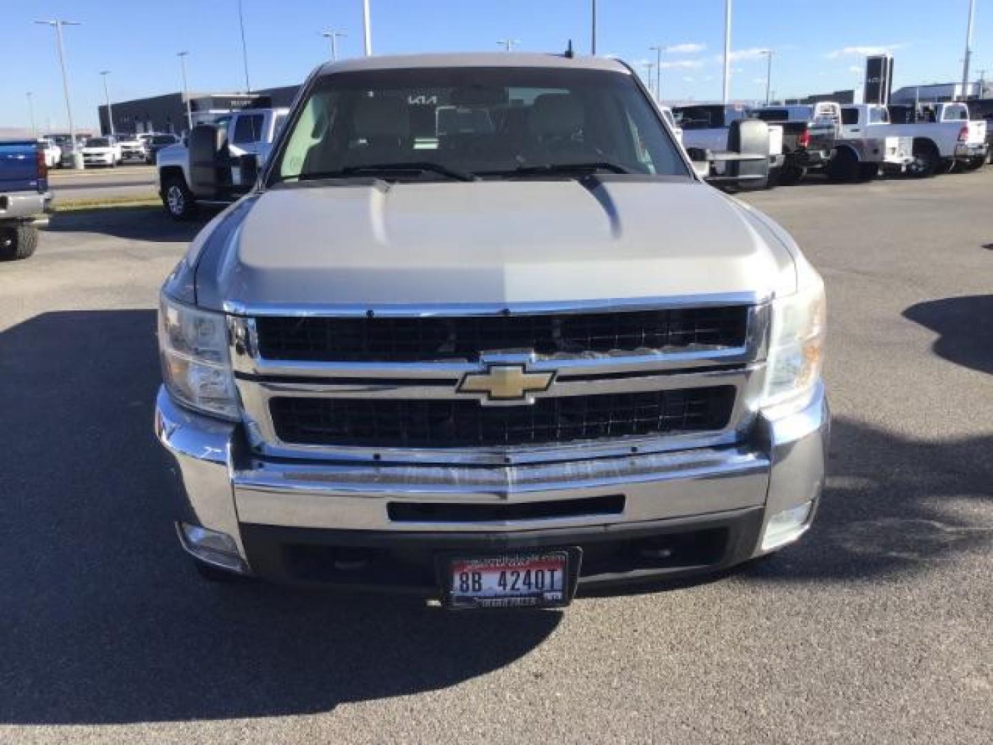 2007 SILVER /CLOTH Chevrolet Silverado 3500HD LT (1GCHK39657E) with an 6.6 engine, AUTOMATIC transmission, located at 1235 N Woodruff Ave., Idaho Falls, 83401, (208) 523-1053, 43.507172, -112.000488 - This 2007 Chevrolet 3500HD 4x4 LT, with the 6.6L diesel motor, cloth interior, cruise control, power locks, power windows, and AM/FM CD player. At Timberline Auto it is always easy to find a great deal on your next vehicle! Our experienced sales staff can help find the right vehicle that will fit - Photo#7