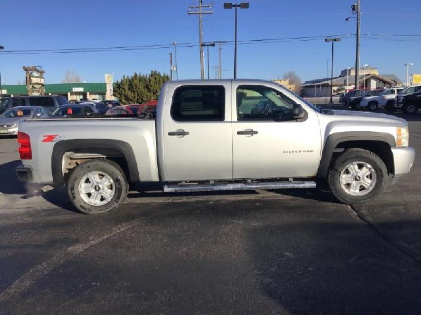 2011 Chevrolet Silverado 1500 LT Crew Cab 4WD (3GCPKSE3XBG) with an 5.3L V8 OHV 16V FFV engine, 6-Speed Automatic transmission, located at 1235 N Woodruff Ave., Idaho Falls, 83401, (208) 523-1053, 43.507172, -112.000488 - This 2011 Chevrolet Silverado 1500 LT 4x4, has the Z71 suspension package. It has 239,000 miles. It comes with cloth interior, cruise control, power windows and locks, and AM/FM CD stereo. At Timberline Auto it is always easy to find a great deal on your next vehicle! Our experienced sales staff can - Photo#5