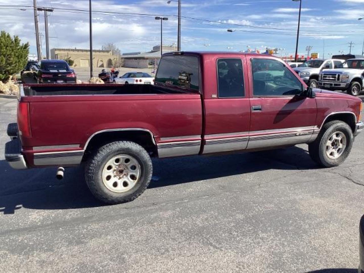 1996 Chevrolet C/K 1500 Ext. Cab 6.5-ft. Bed 4WD (1GCEK19R1TE) with an 5.7L V8 OHV 16V engine, located at 1235 N Woodruff Ave., Idaho Falls, 83401, (208) 523-1053, 43.507172, -112.000488 - The 1996 Chevrolet C/K 1500, often referred to as the Chevy Silverado, was a popular full-size pickup truck known for its durability and reliability. Here are the key features you could find in the 1996 Chevy C/K 1500: Engine Options: 4.3-liter V6 engine producing around 200 horsepower and 260 lb- - Photo#5