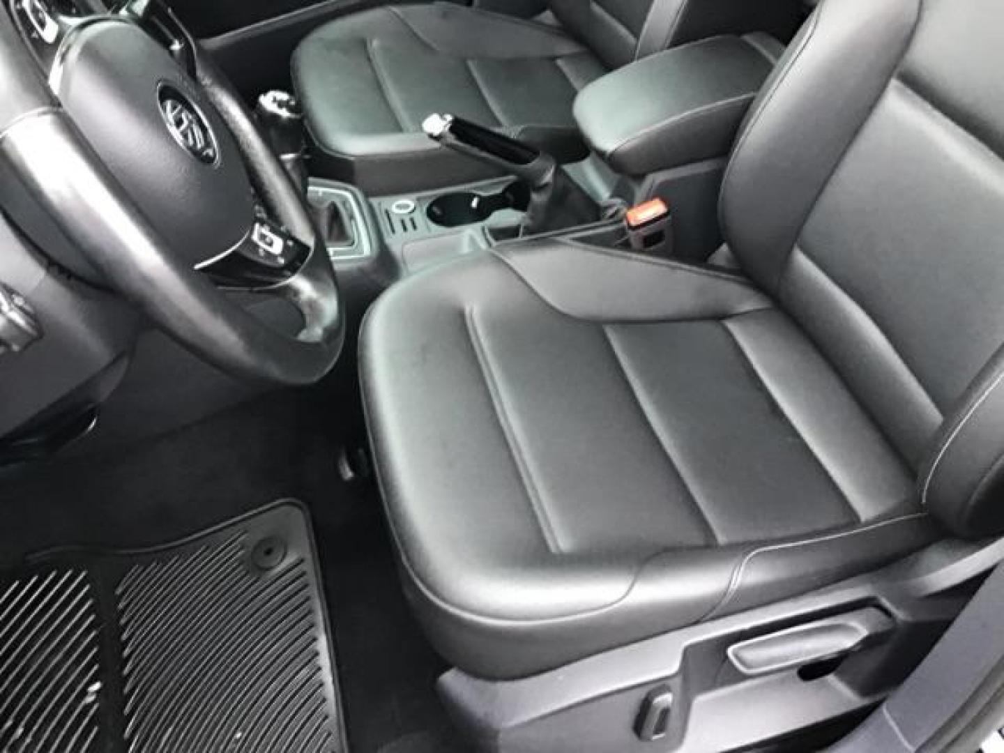 2019 Deep Black Pearl /Titan Black, leatherette Volkswagen Golf SE 6M (3VWW57AU6KM) with an 1.8L L4 engine, 6-Speed Manual transmission, located at 1235 N Woodruff Ave., Idaho Falls, 83401, (208) 523-1053, 43.507172, -112.000488 - Photo#8