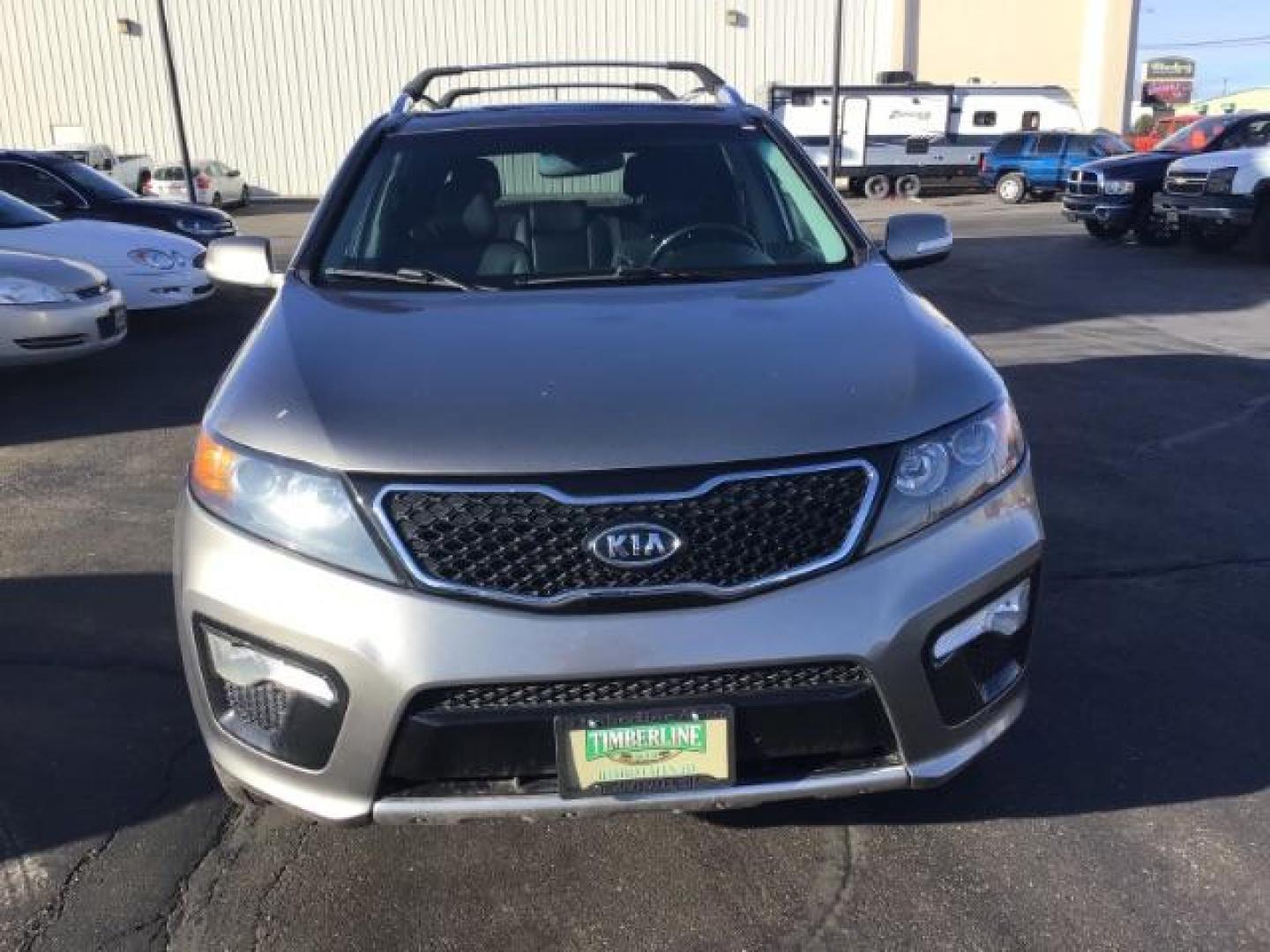 2013 Titanium Silver Kia Sorento SX 4WD (5XYKWDA25DG) with an 3.5L V6 DOHC 24V engine, 6-Speed Automatic transmission, located at 1235 N Woodruff Ave., Idaho Falls, 83401, (208) 523-1053, 43.507172, -112.000488 - This 2013 Kia Sorento SX, has the V6 motor. It has 169,000 miles. It comes with leather interior, heated and cooled seats. power seats, dual sunroofs, blue tooth, and navigation. At Timberline Auto it is always easy to find a great deal on your next vehicle! Our experienced sales staff can help find - Photo#8