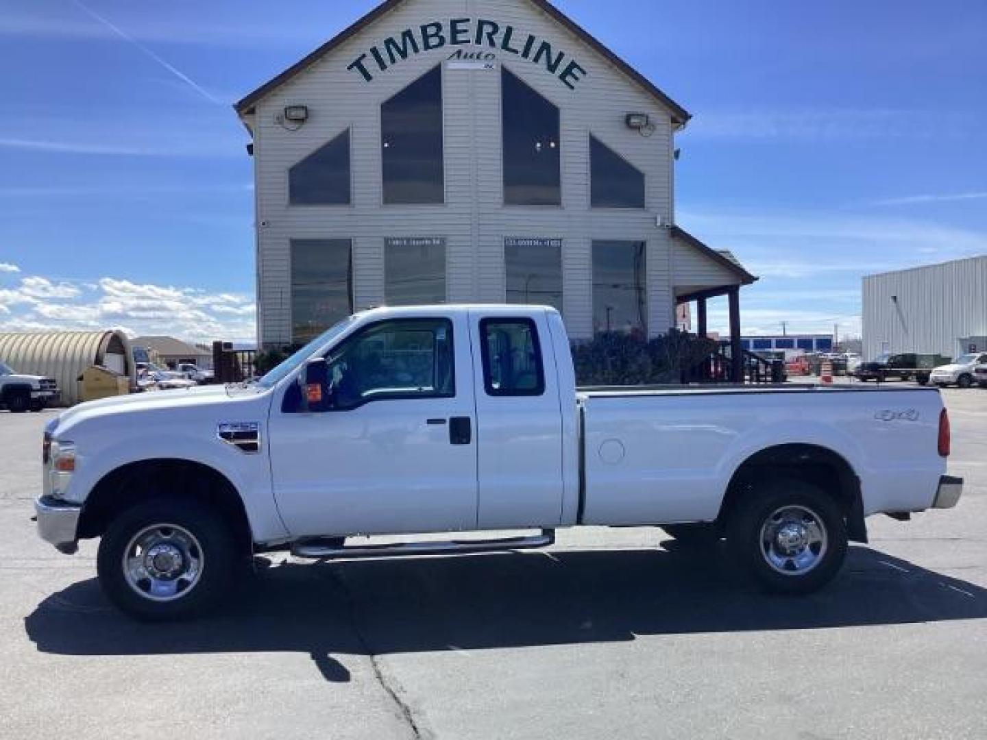 2008 Oxford White Ford F-250 SD EXTENDED CAB PICKUP 4-DR (1FTSX21R68E) with an 6.4L V8 OHV 32V TURBO DIESEL engine, 5-Speed Automatic transmission, located at 1235 N Woodruff Ave., Idaho Falls, 83401, (208) 523-1053, 43.507172, -112.000488 - This 2008 Ford F250 XLT has the 6.4L diesel motor. It has fixed running boards, cloth interior, AM/FM CD stereo, keyless remote, power locks, power windows, and integrated trailer brake. At Timberline Auto it is always easy to find a great deal on your next vehicle! Our experienced sales staff can h - Photo#27